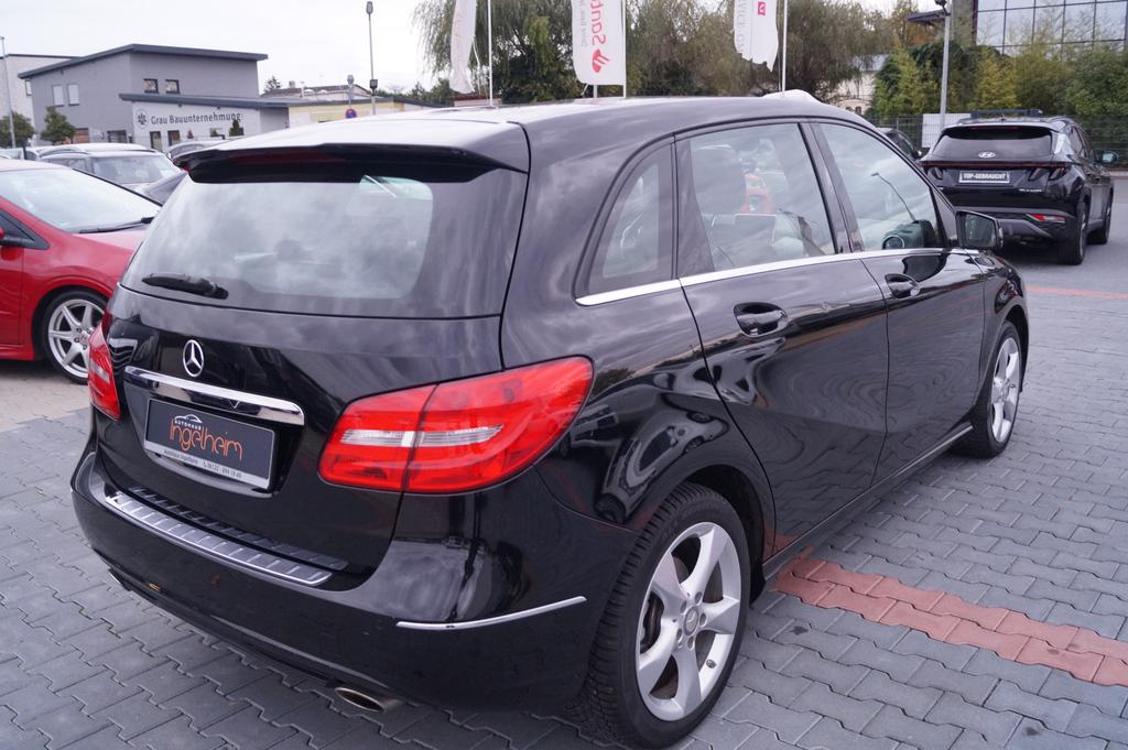 Mercedes-Benz B 180