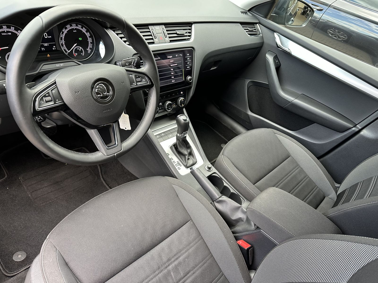 Fahrzeugabbildung SKODA Octavia Combi 2.0 TDI DSG Tour NAV+LED+ACC+DAB