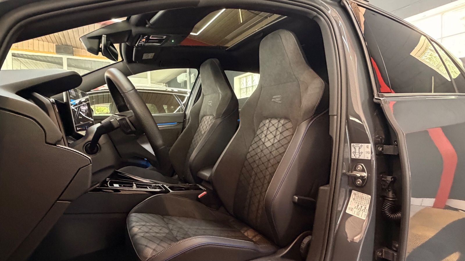 VW Golf Golf VIII 2.0 TSI 4Motion R-Line|PANO|HUD|AHK|19 Vorschau 13