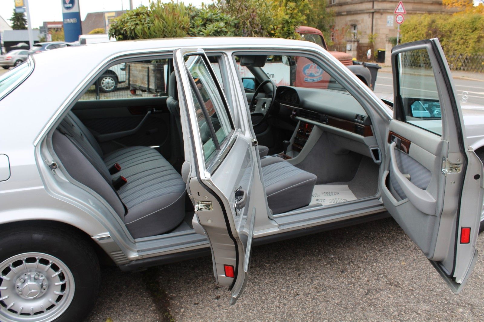 380 SE V8-Zylinder Limousine erste Sahne !!