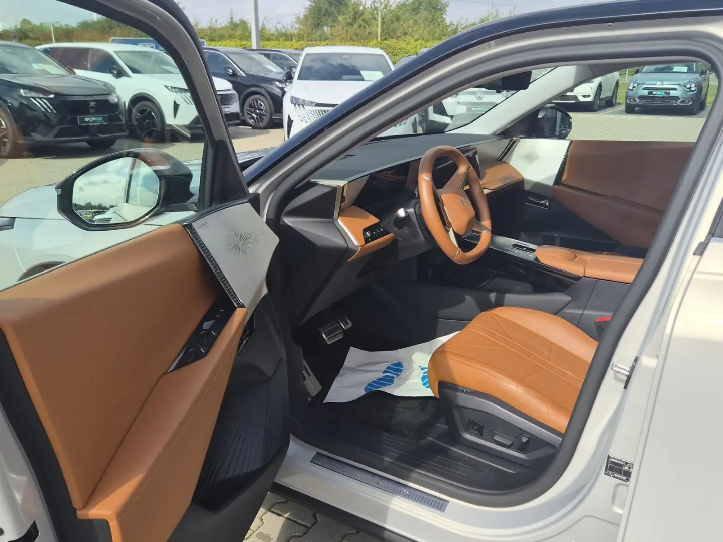 DS Automobiles No8 Etoile FWD 230PS LEDER/ACC/NAVI/Glasdach/LED