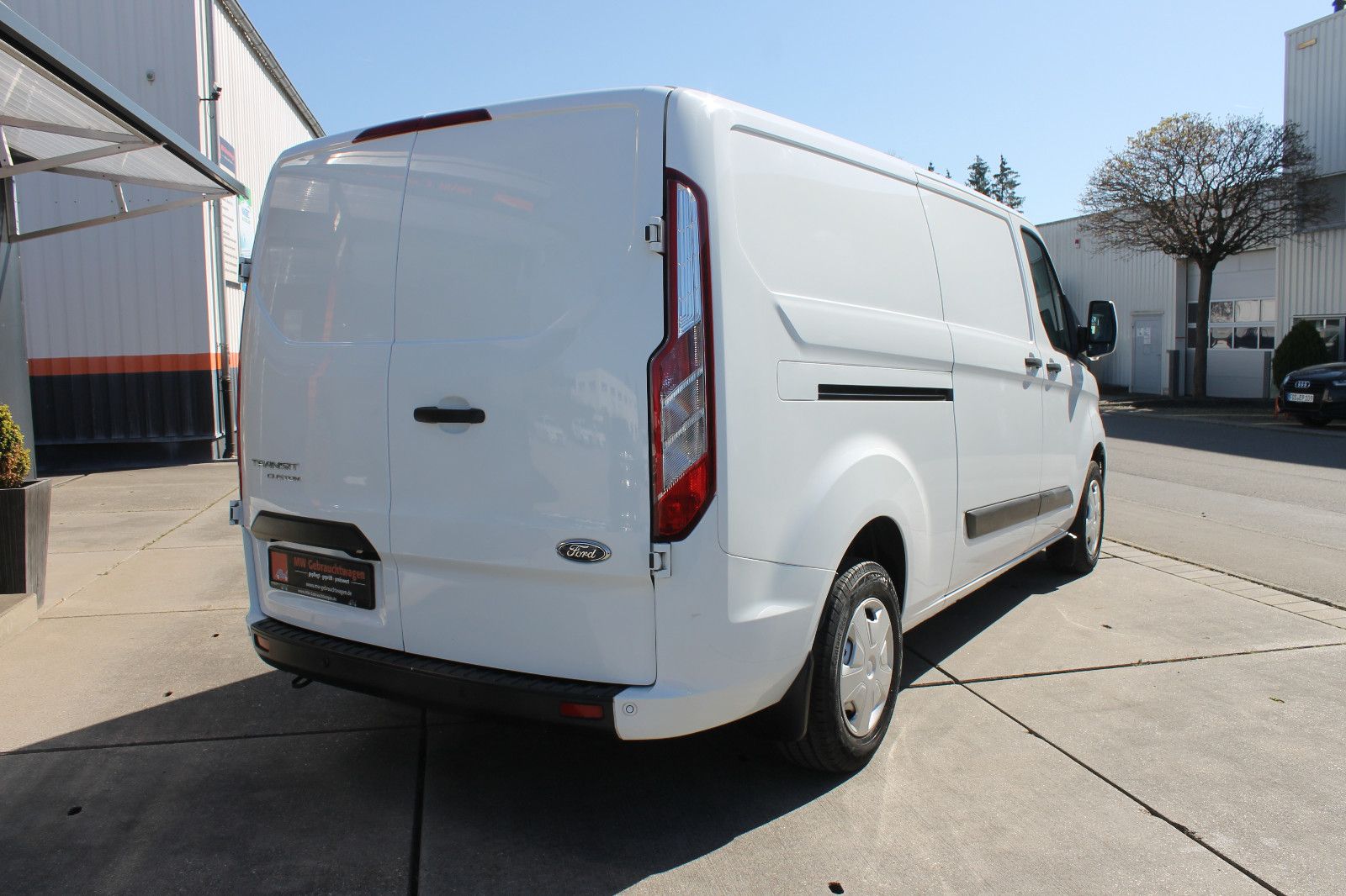 Fahrzeugabbildung Ford Transit Custom Kasten 300 L2 Trend SHZ KAM TEMP