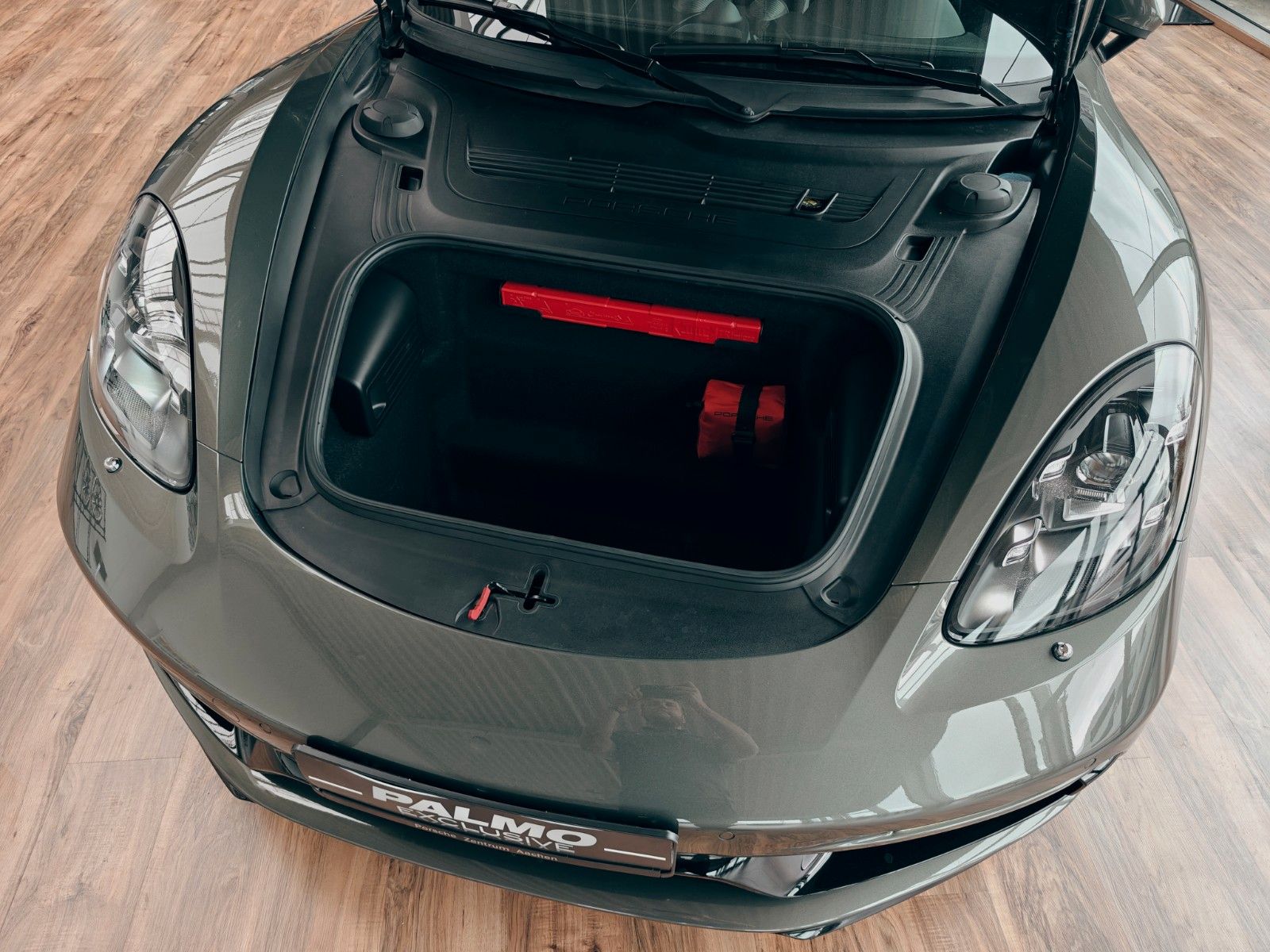 Fahrzeugabbildung Porsche BOXSTER S - 718 AVENTURINGRÜN METALLIC