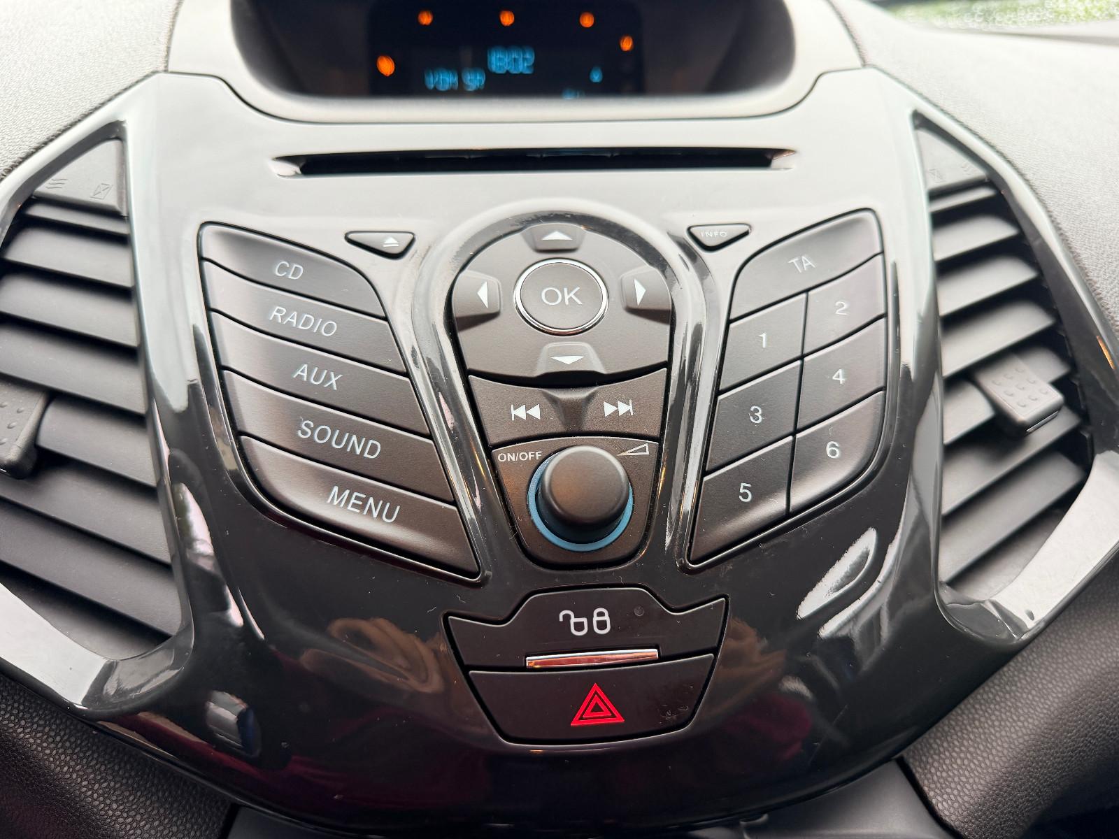 Ford EcoSport 2015 — photo 15