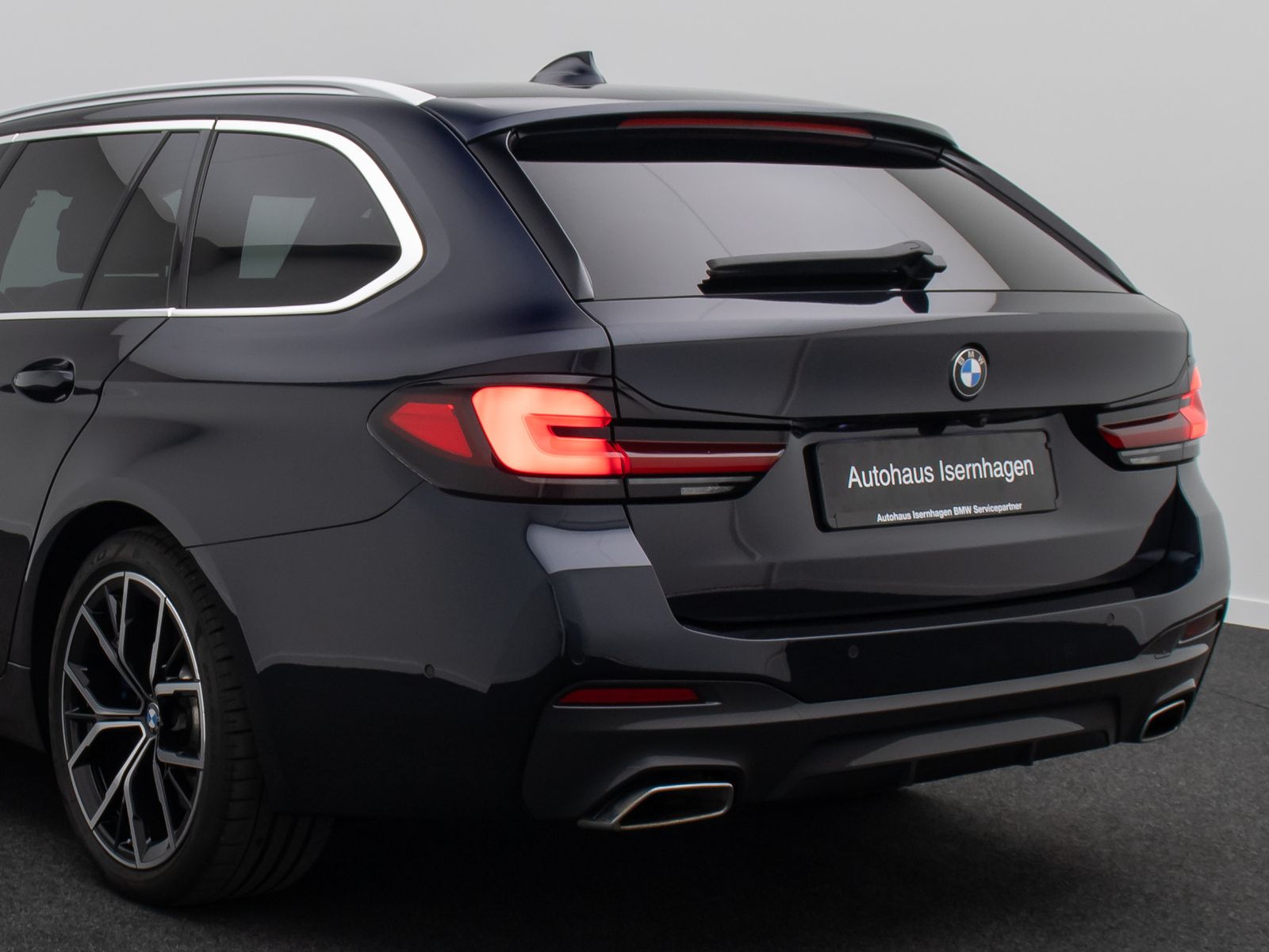 Fahrzeugabbildung BMW 530d M Sport Laser 4xKlima Panorama DAB HUD 19"