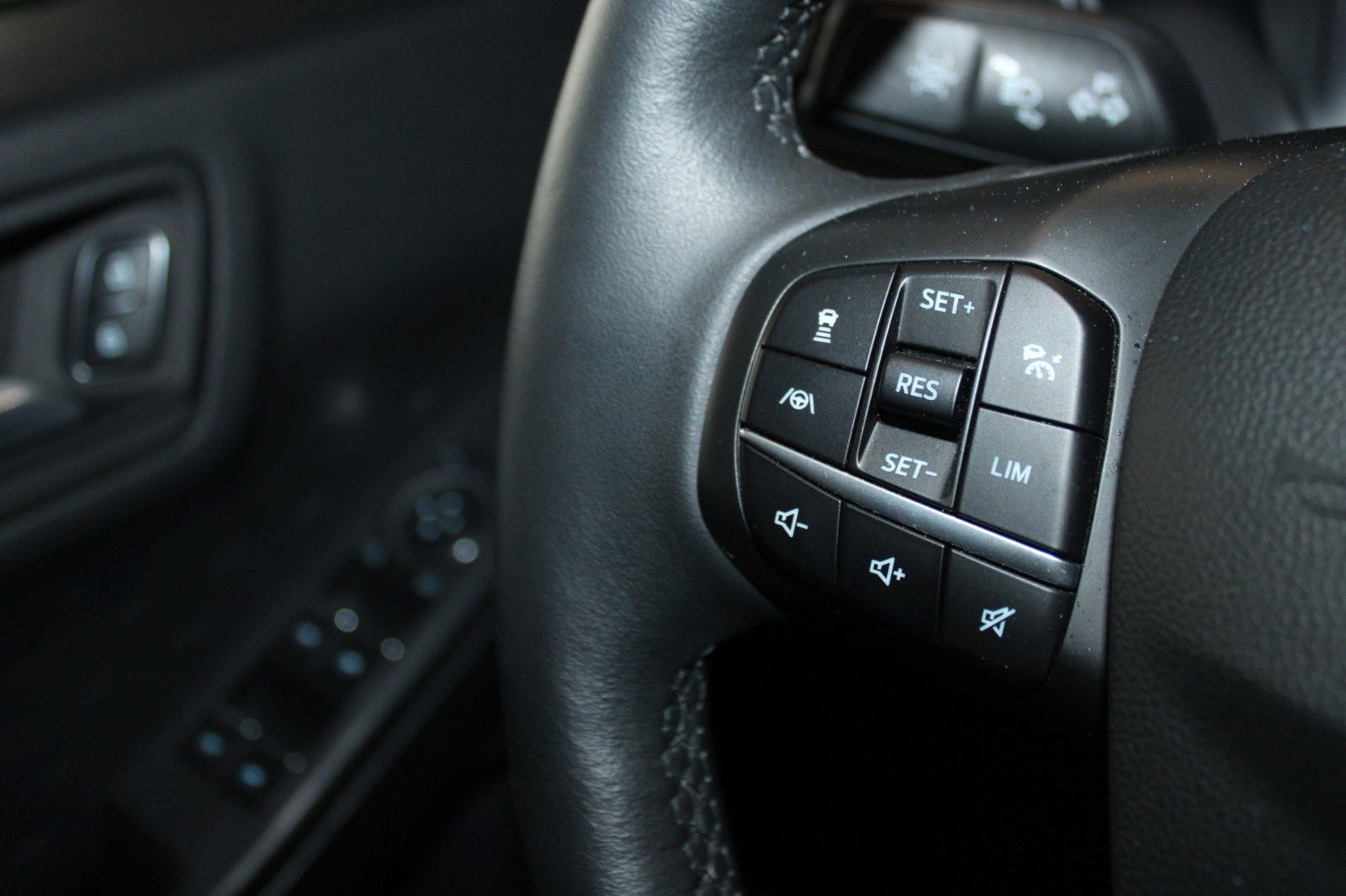 Fahrzeugabbildung Ford Kuga PHEV Titanium X ACC AHK HUD LED Cam WinterP