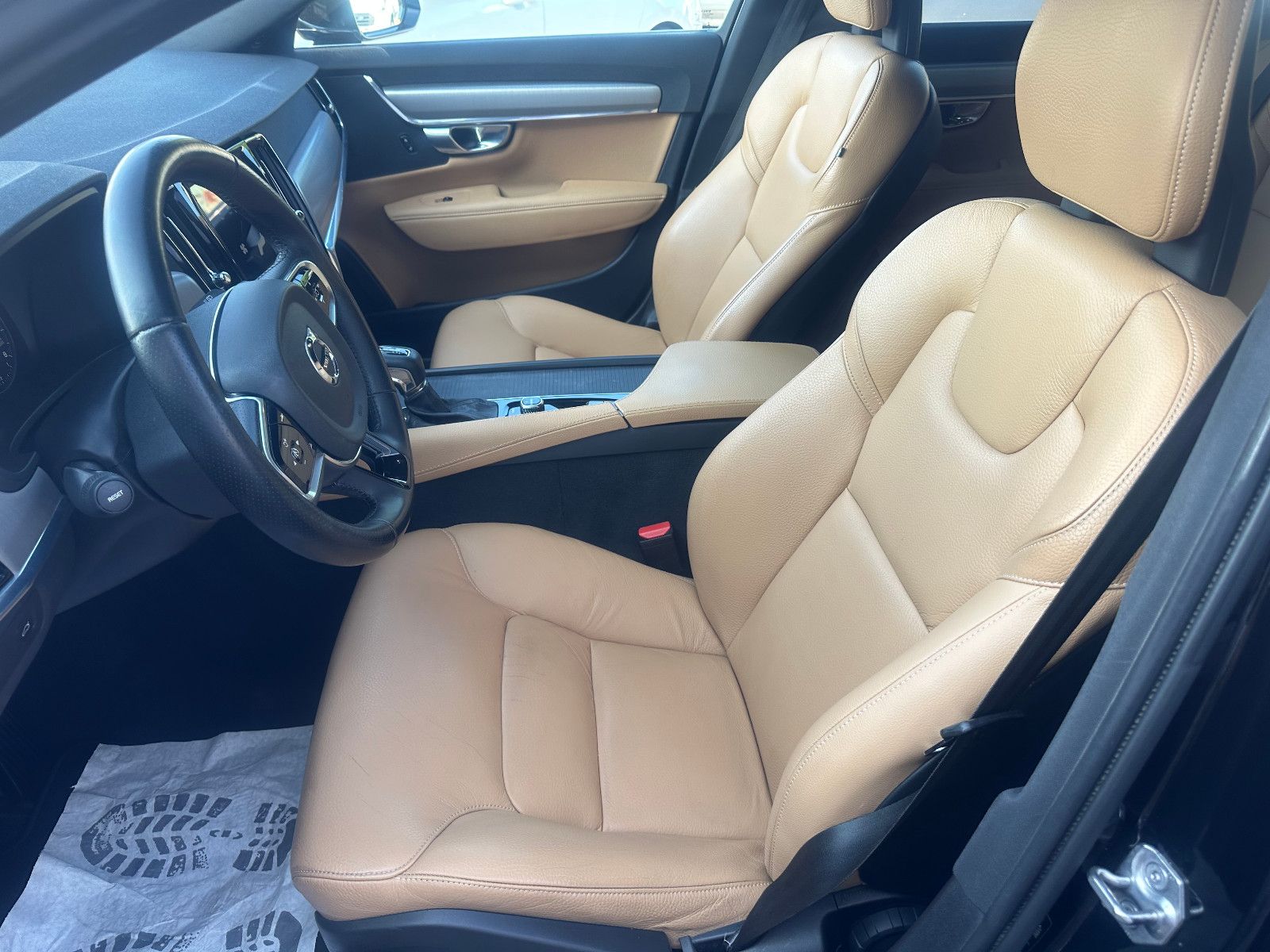 Fahrzeugabbildung Volvo V90 T5 MOMENTUM GEARTRONIC*LEDER-BEIGE-BRAUN*