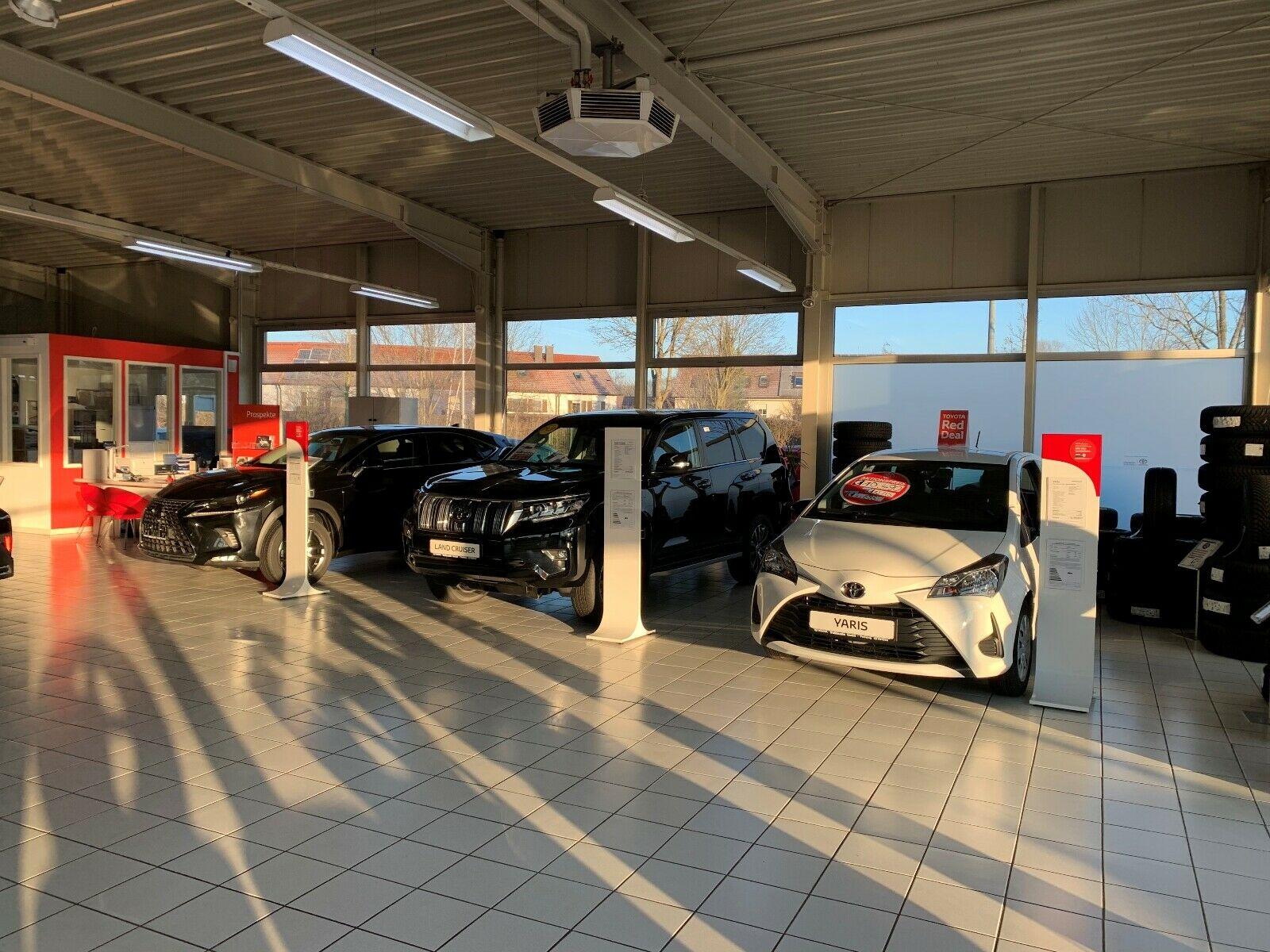 showroom-image-top
