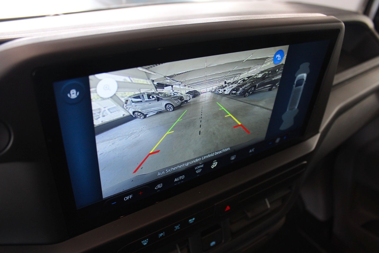 Fahrzeugabbildung Ford Transit Custom Kombi Trend 9-Sitzer LED NAVI CAM