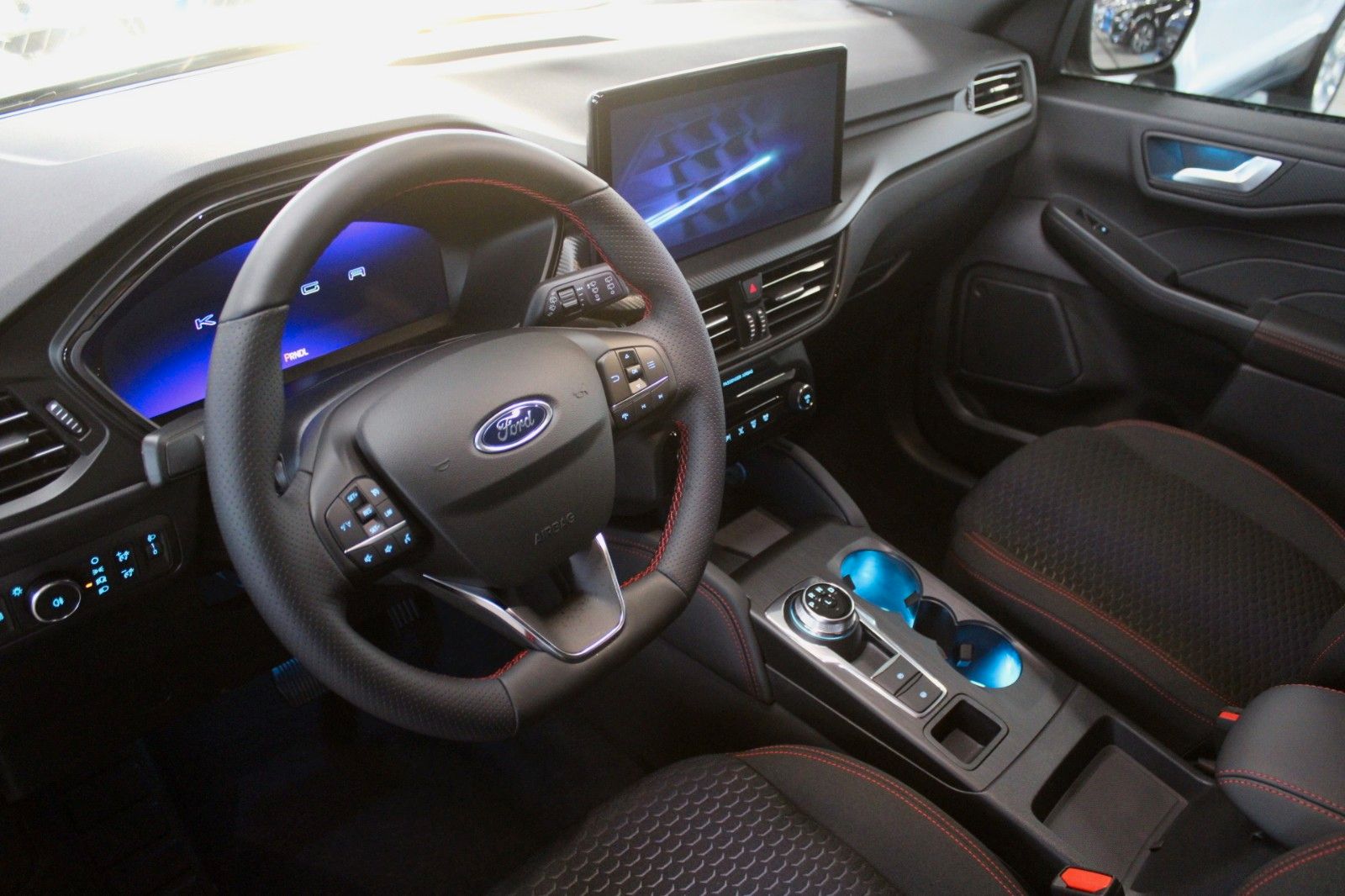 Fahrzeugabbildung Ford Kuga PHEV ST-LINE NAVI Kamera Winter Paket