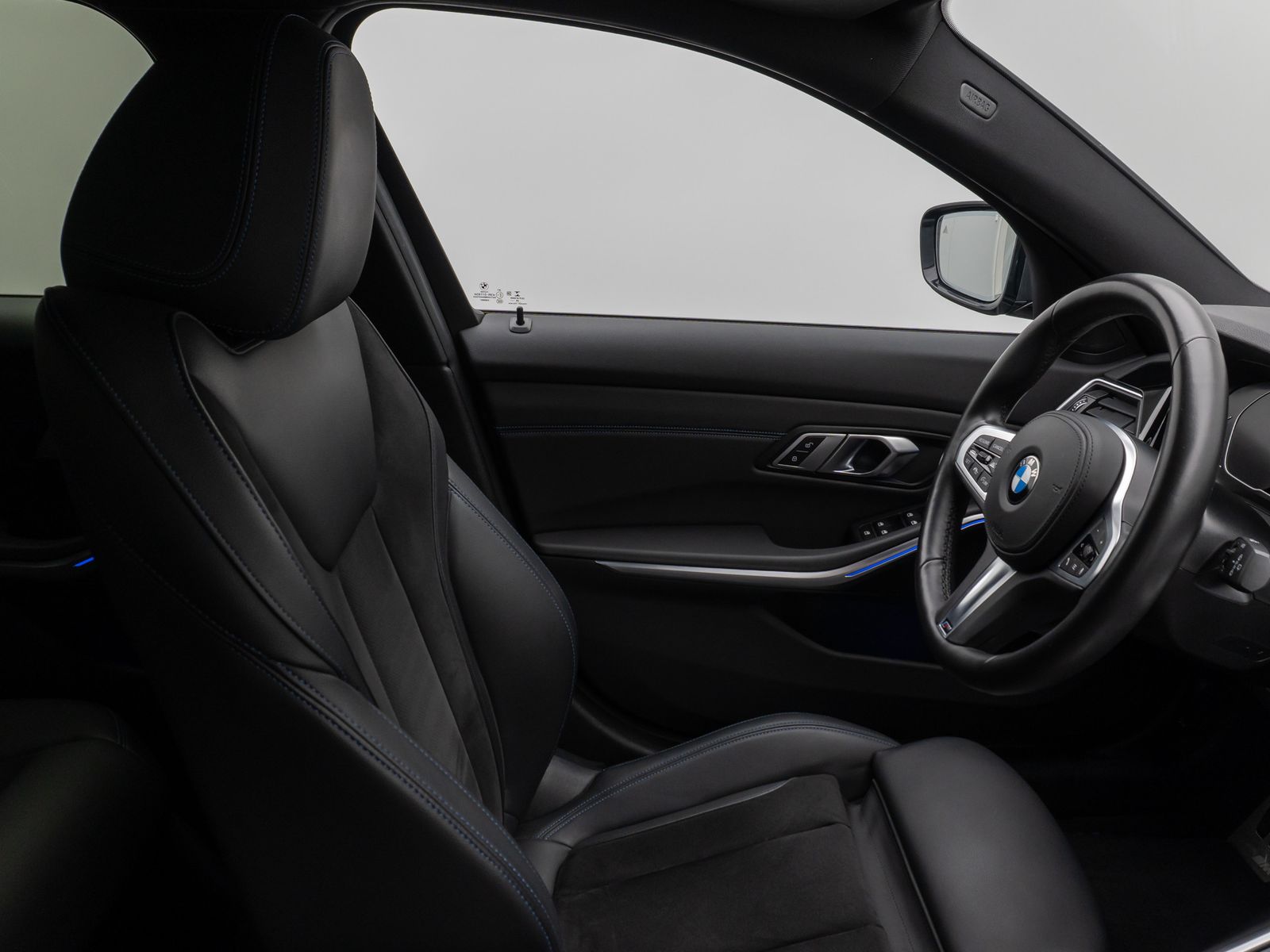 Fahrzeugabbildung BMW 320d M Sport Kamera HUD HiFi Stop&Go AHK Alarm