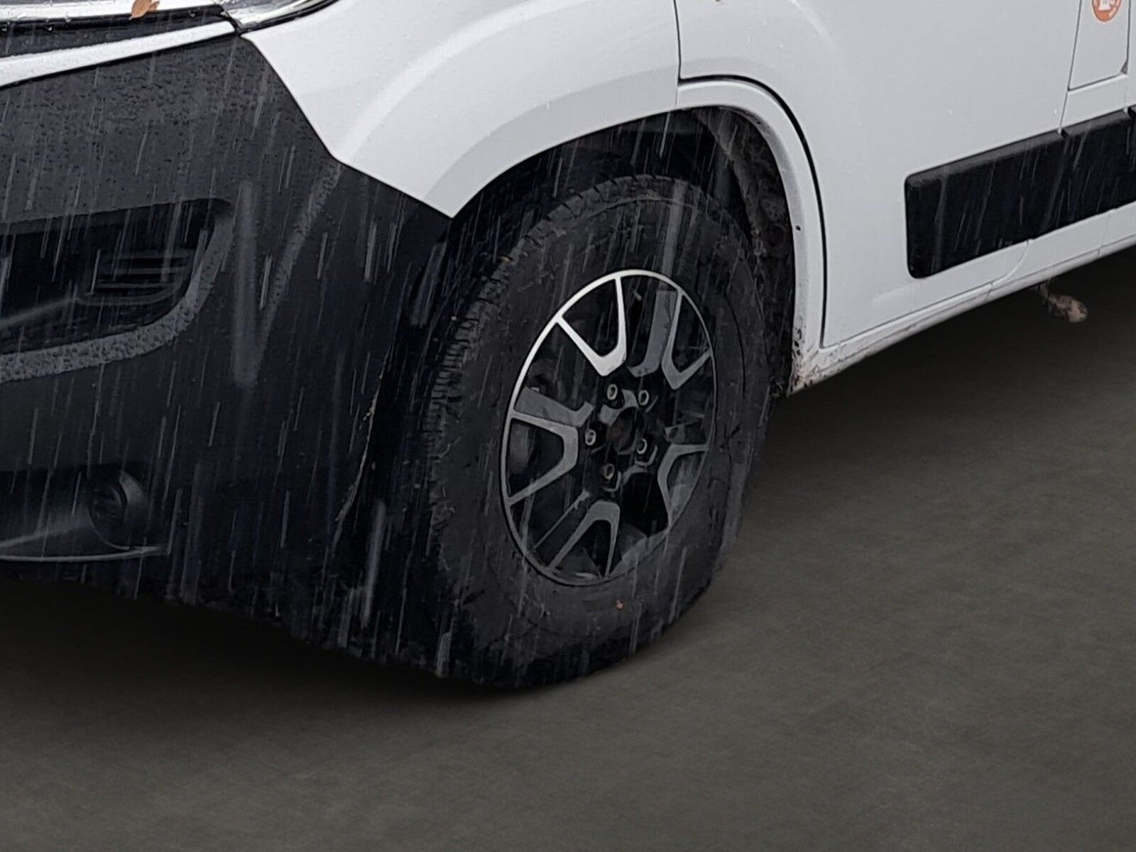 Fahrzeugabbildung Pössl Summit 600 Fiat 180 PS Mark./AHK/Navi/Solar