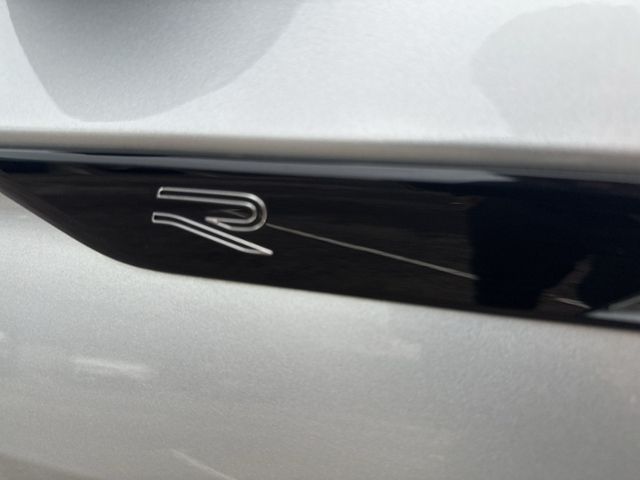 Tiguan 2.0 TDI DSG R-LINE ALLRAD AHK+IQ.LIGHT