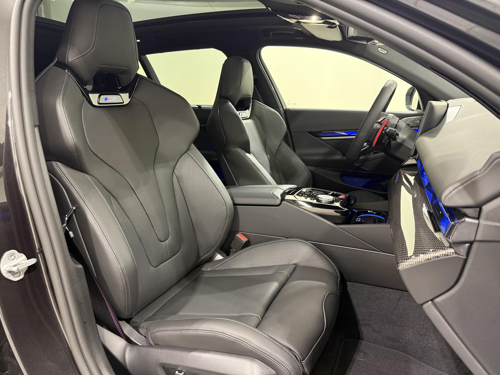 BMW M5 Touring Vmax ACC 360 AHK B&W Pano