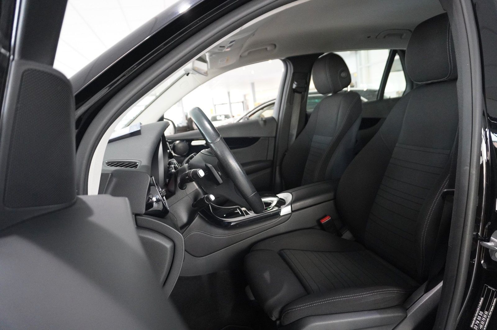 Fahrzeugabbildung Mercedes-Benz GLC 220D EXCLUSIVE 4-MATIC NAVI/LED/SHZ/TEMP/AHK