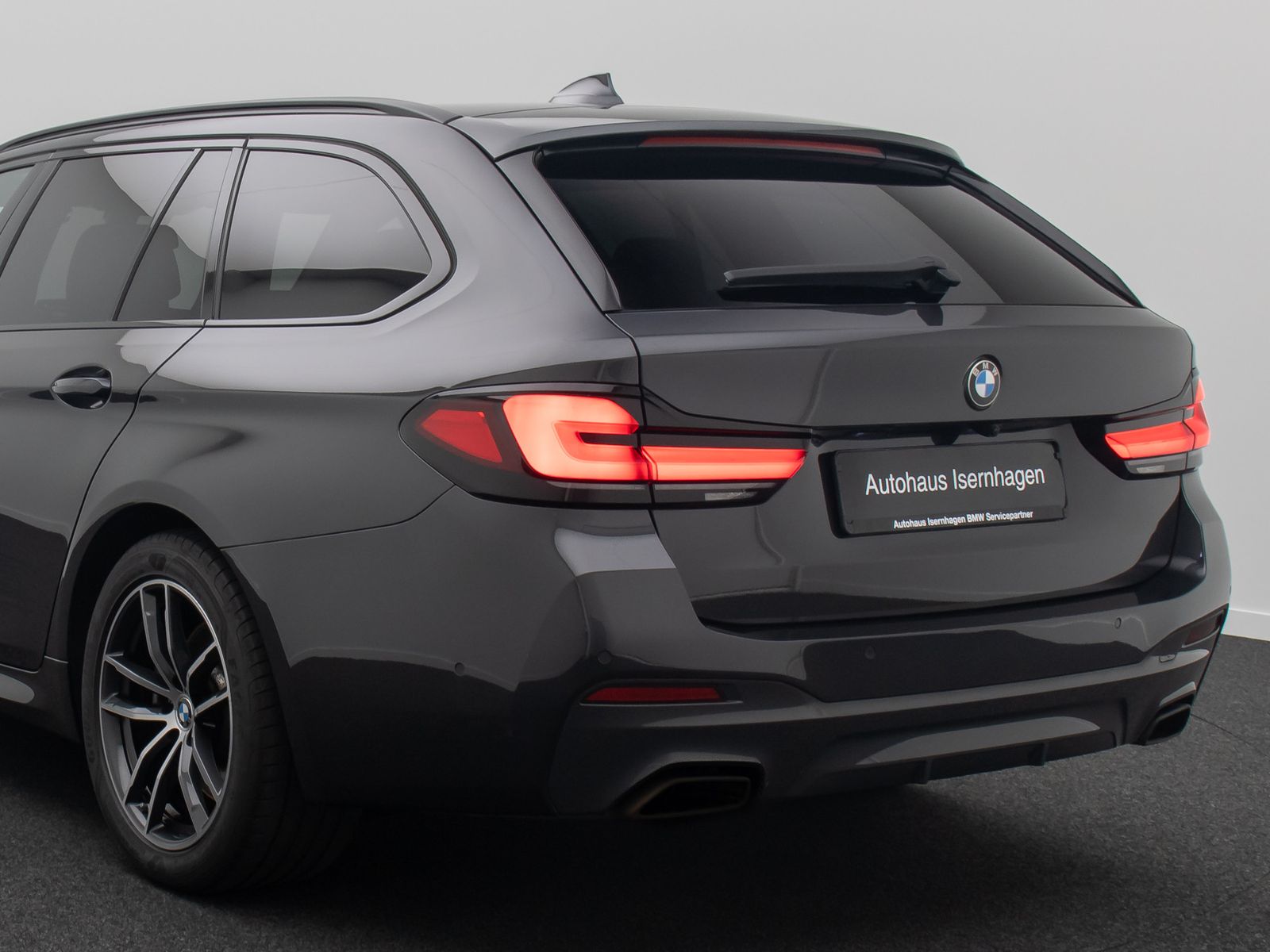 Fahrzeugabbildung BMW 530d xD M Sport 4xKlima DAB HUD Alarm Kamera