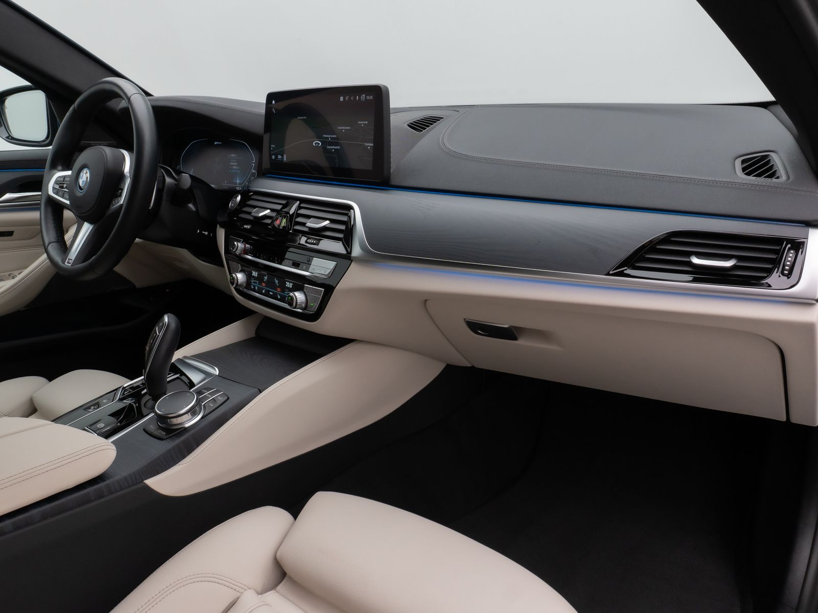 Fahrzeugabbildung BMW 530e M Sport Kamera Laser HUD DAB H/K Alarm 19"