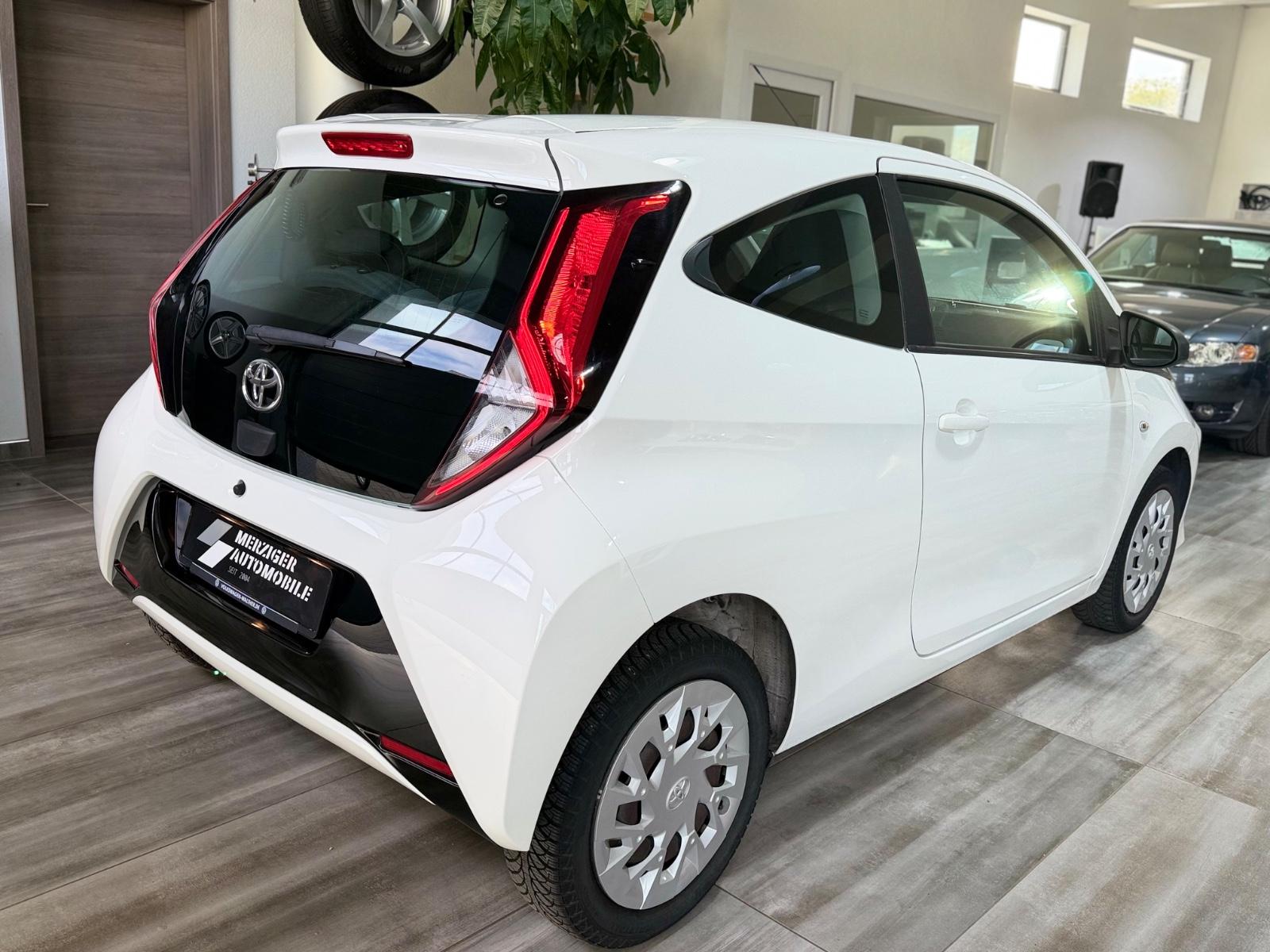 Toyota AYGO x-play *LED*BT*Klima*Tempomat*Lederlenkrad*