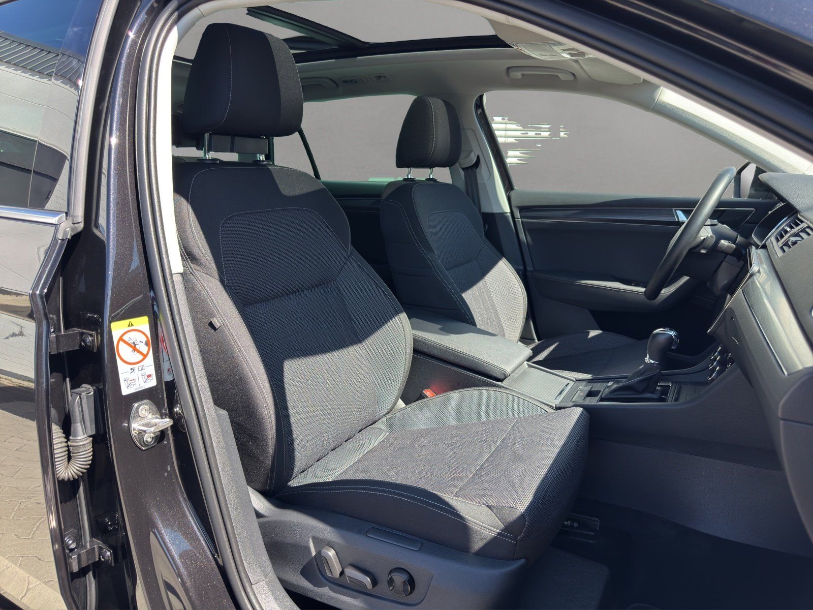 Fahrzeugabbildung SKODA Superb Combi 1.4 TSI iV DSG/AHK/PANO/STHZG/360°/