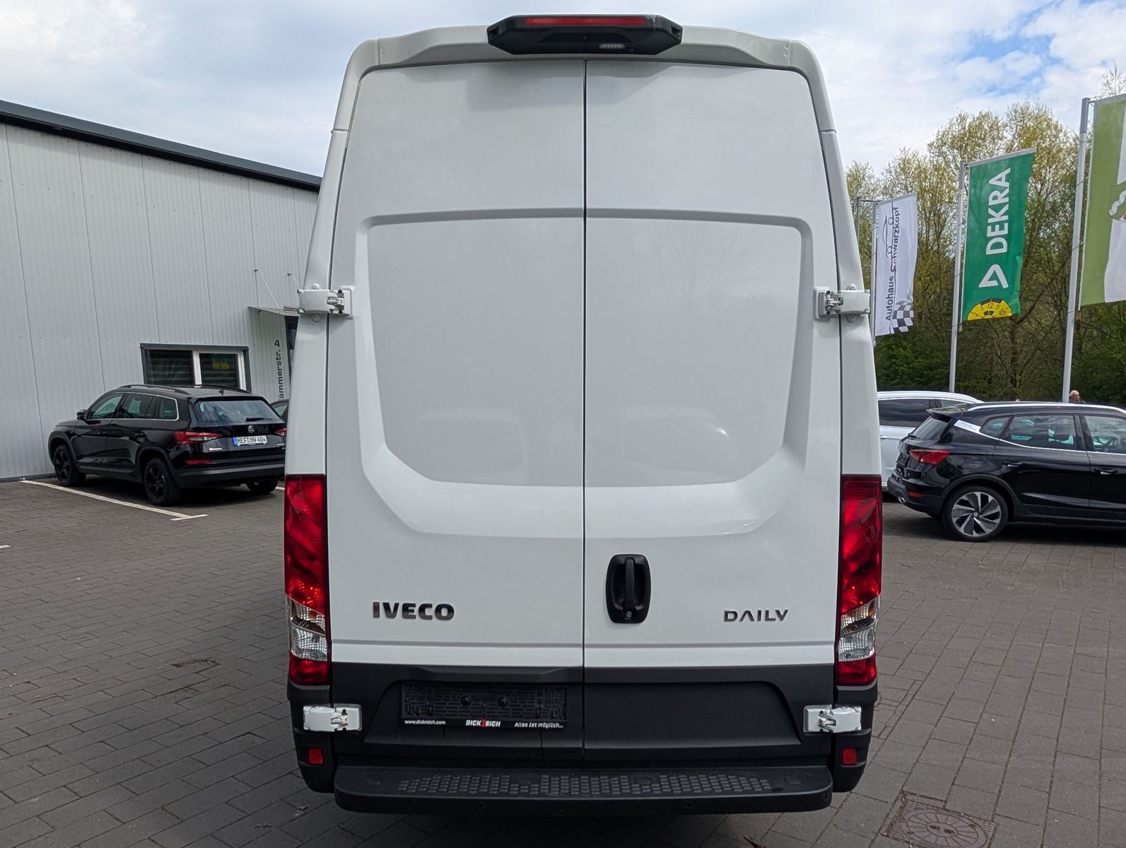 Fahrzeugabbildung Iveco 35S18V 4100L Daily 3.0L HI-Matic Holzboden Kamer