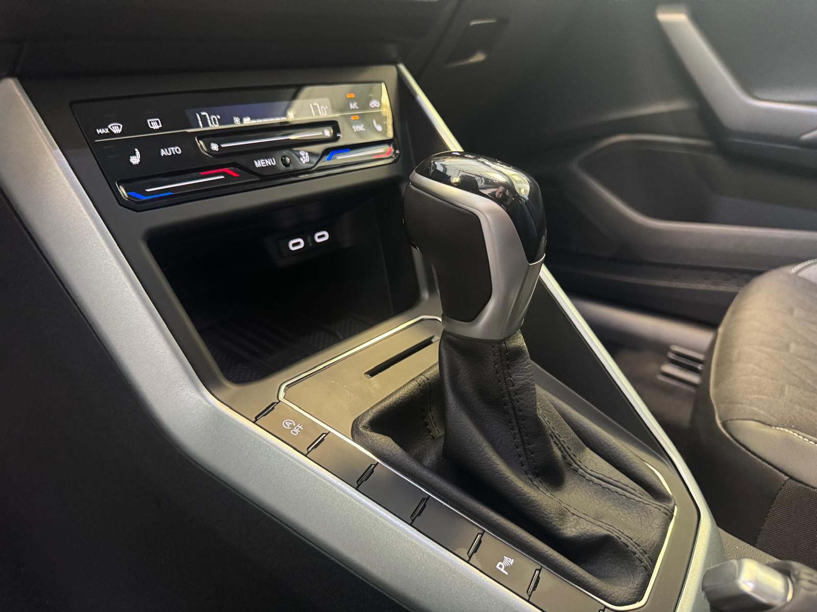 Fahrzeugabbildung Volkswagen Taigo Goal /1.HAND/WENIG KM/GARANTIE/CARPLAY
