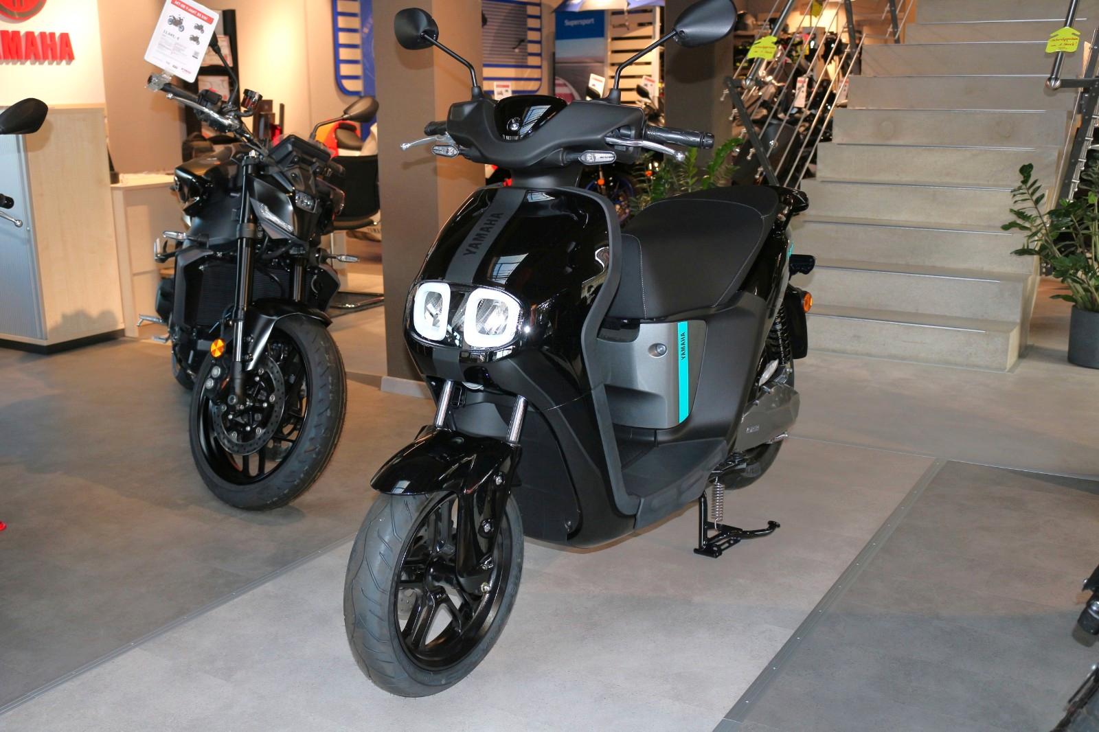 Yamaha Neo`s Electro Dual Battery