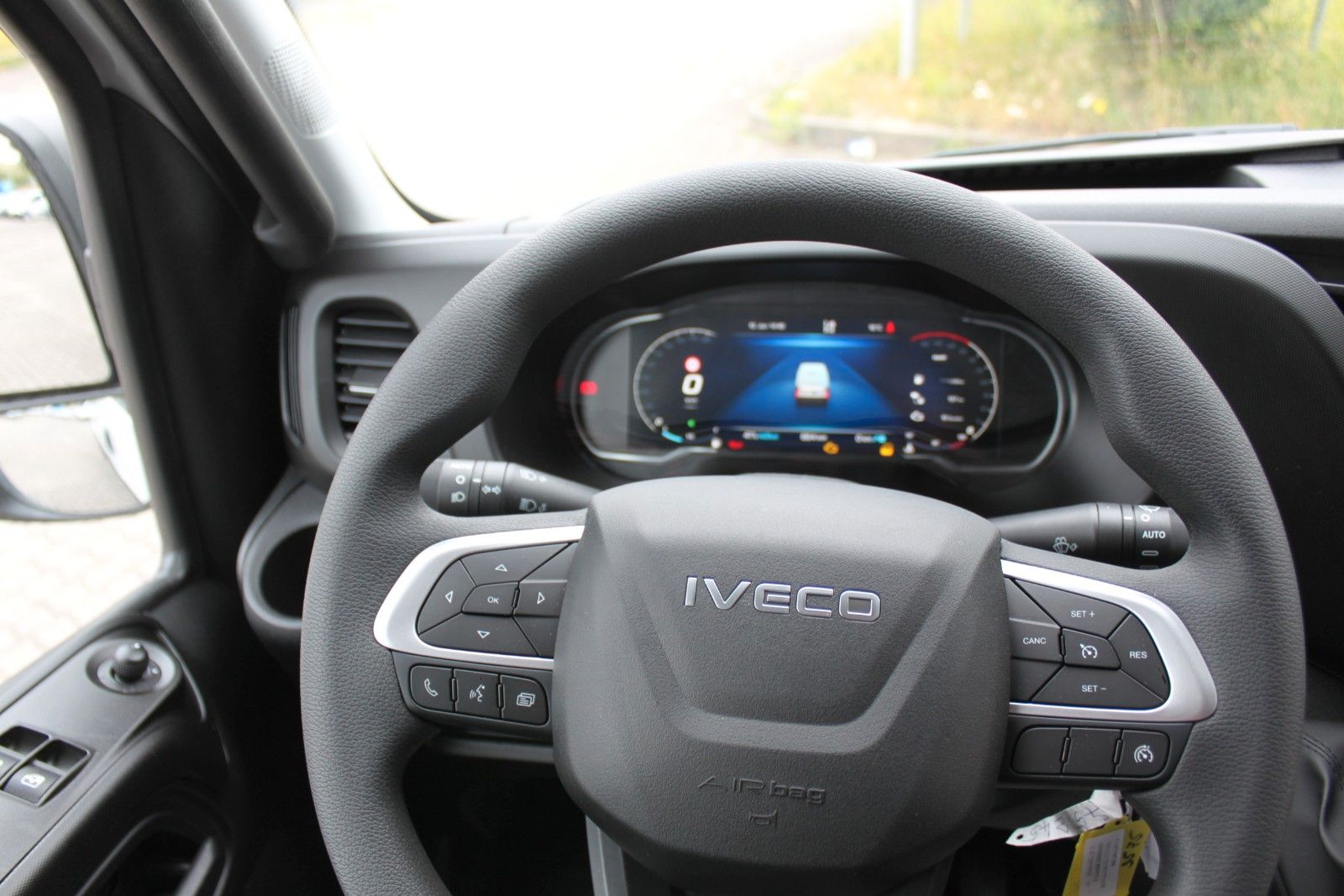 Fahrzeugabbildung Iveco Daily Kasten 3,0 Diesel/Verkleid+Holzboden