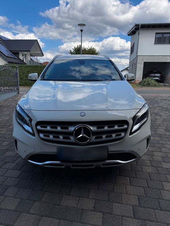 Image of Mercedes-Benz GLA 220