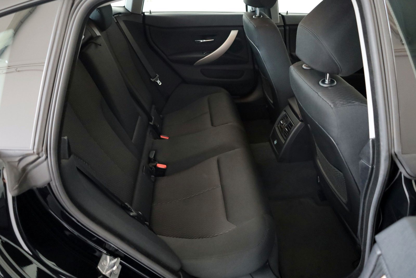 Fahrzeugabbildung BMW 420 4 Gran Coupe 420 i Advantage Navi,LED,SH,PDC
