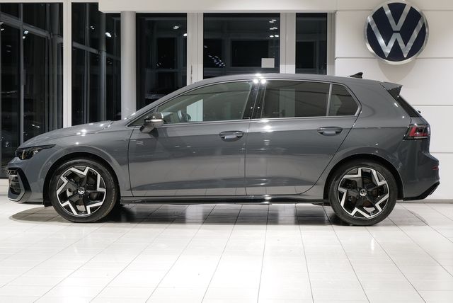 Volkswagen Golf VIII 1.5TSI R-Line Black Style AHK Pano 360