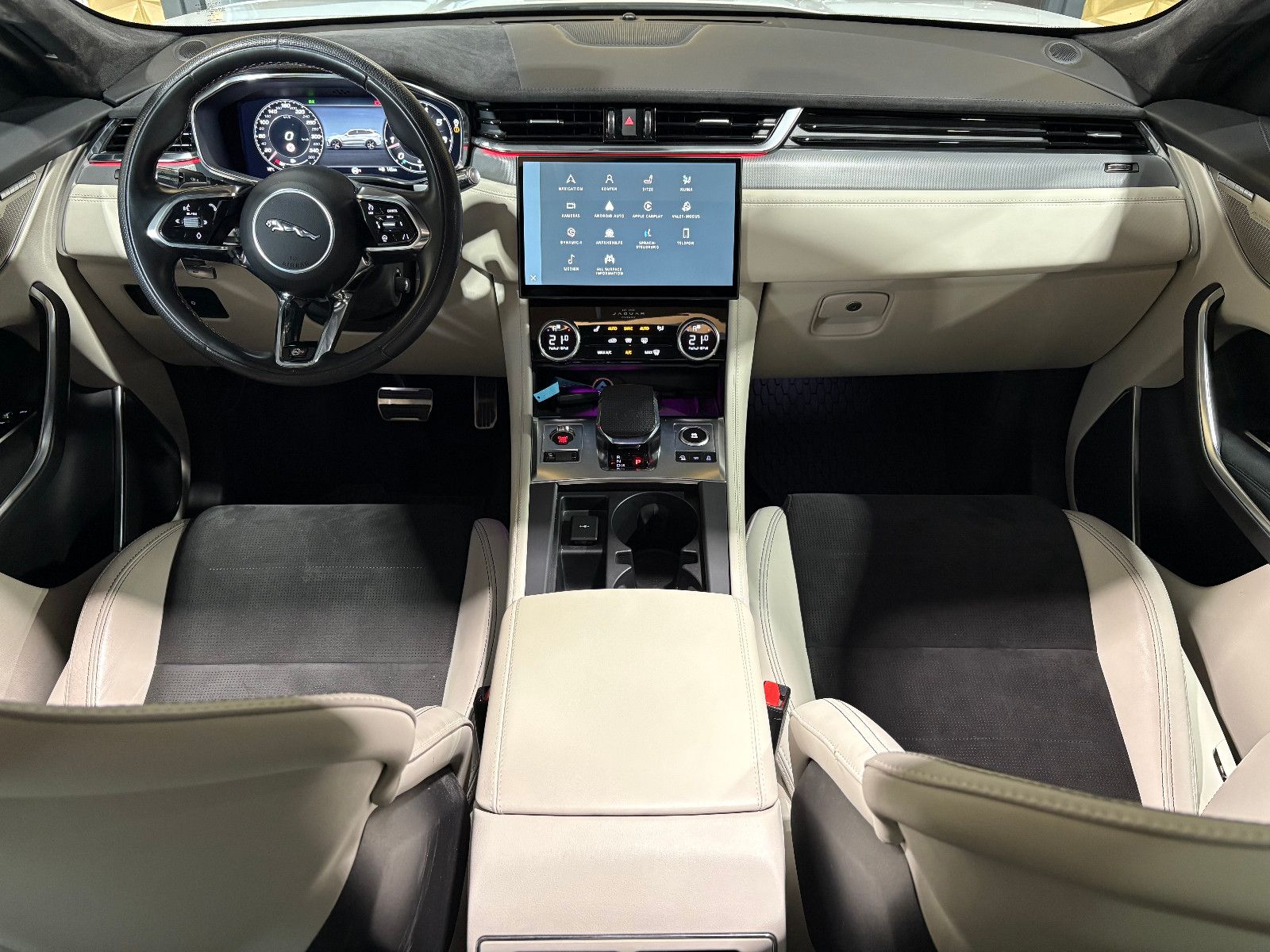 Fahrzeugabbildung Jaguar F-PACE SVR AWD/PANO/360°/APPLE/ACC/AMBIENTE/SHZ
