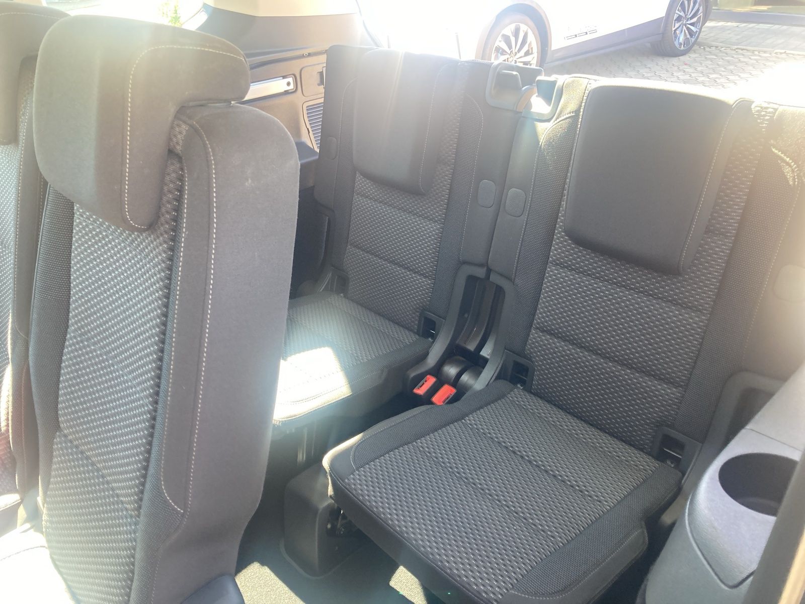 Fahrzeugabbildung Volkswagen Touran Comfortline 7-Si Climatronic PDC SH LM