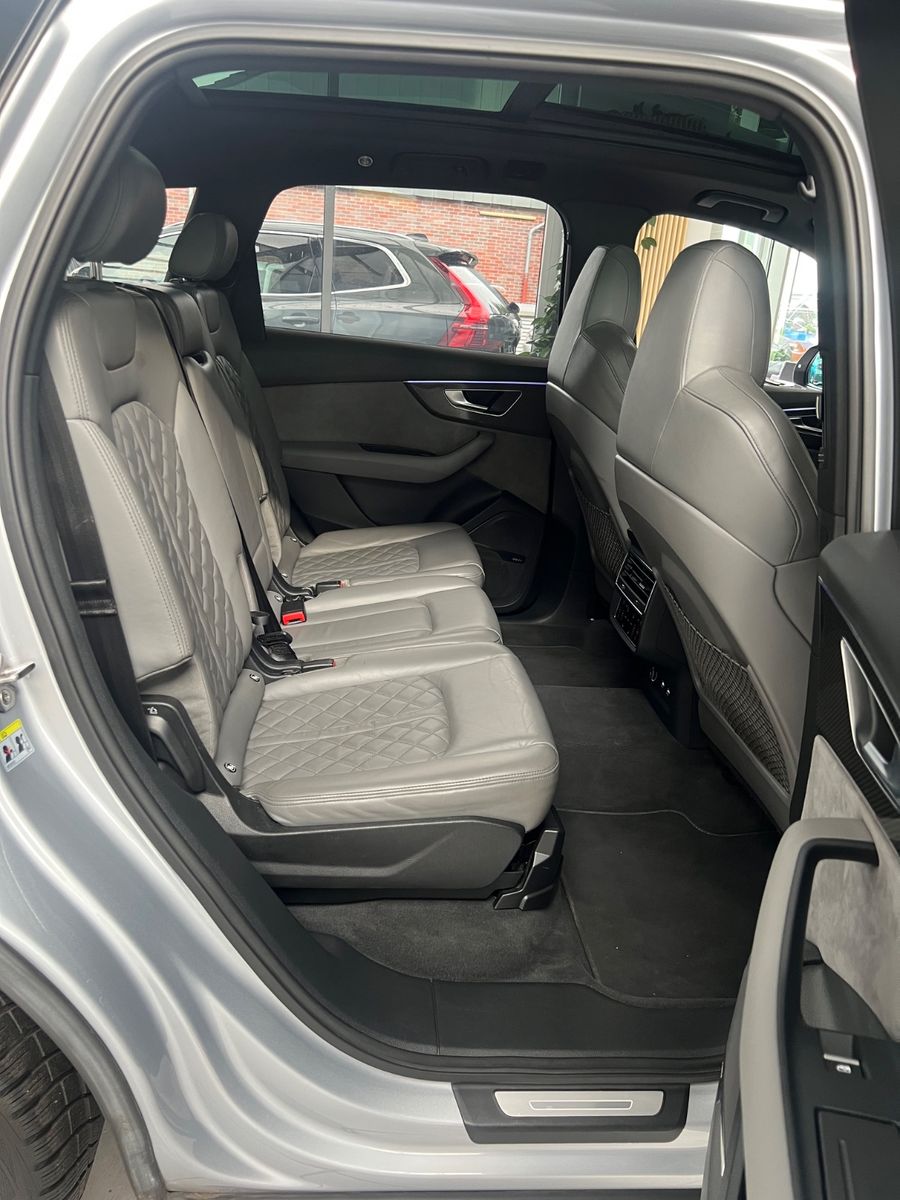 Fahrzeugabbildung Audi SQ7 4.0 TDI quattro*Head-Up * 7.SITZER*Exclusive