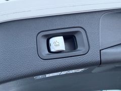 MERCEDES-BENZ C 350 e Avantgarde*AHK*LED*HUD*PANO*360*AIRMATIC