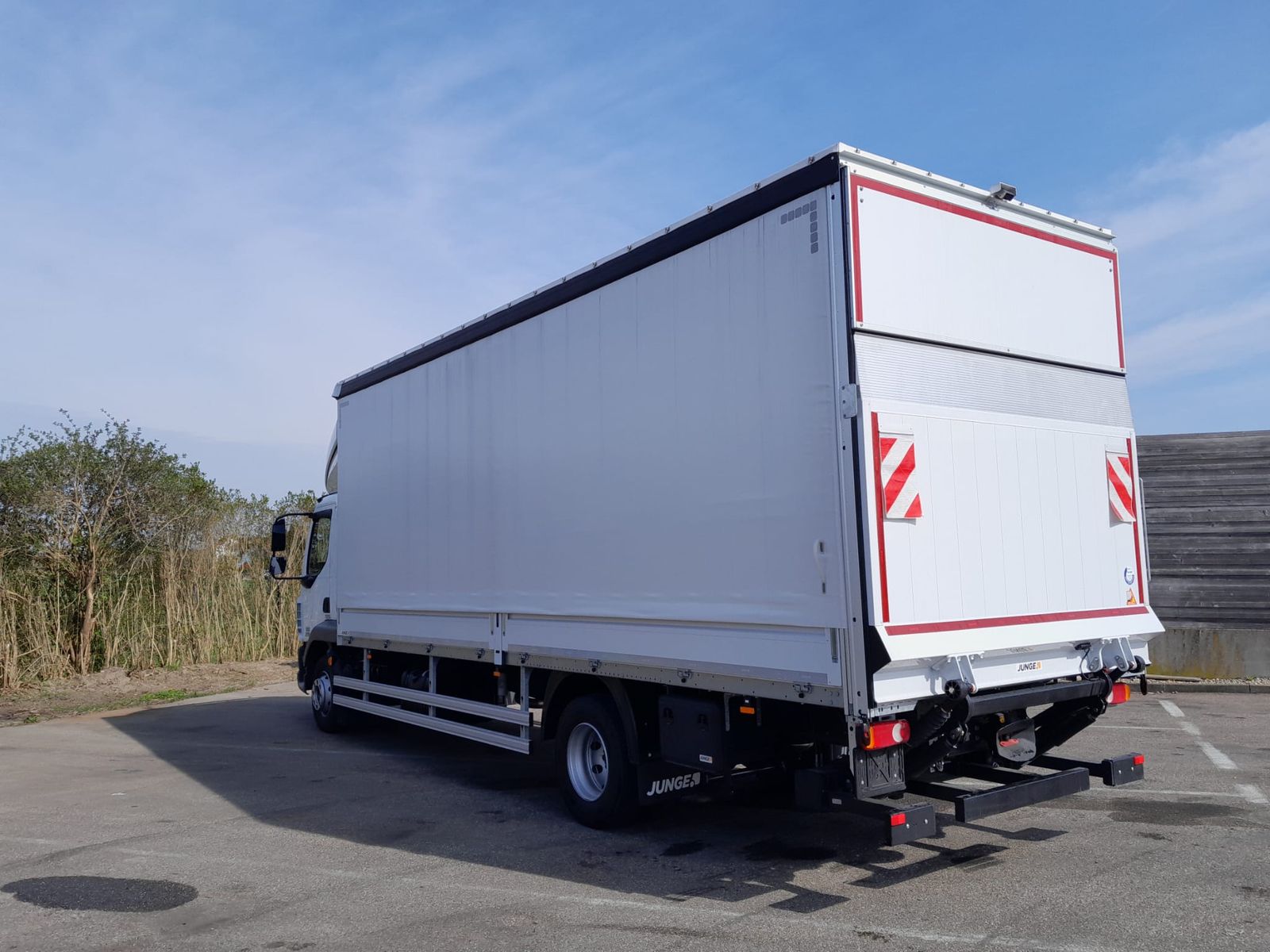 Fahrzeugabbildung DAF FA XB 290 16t Junge Pritsche-Plane