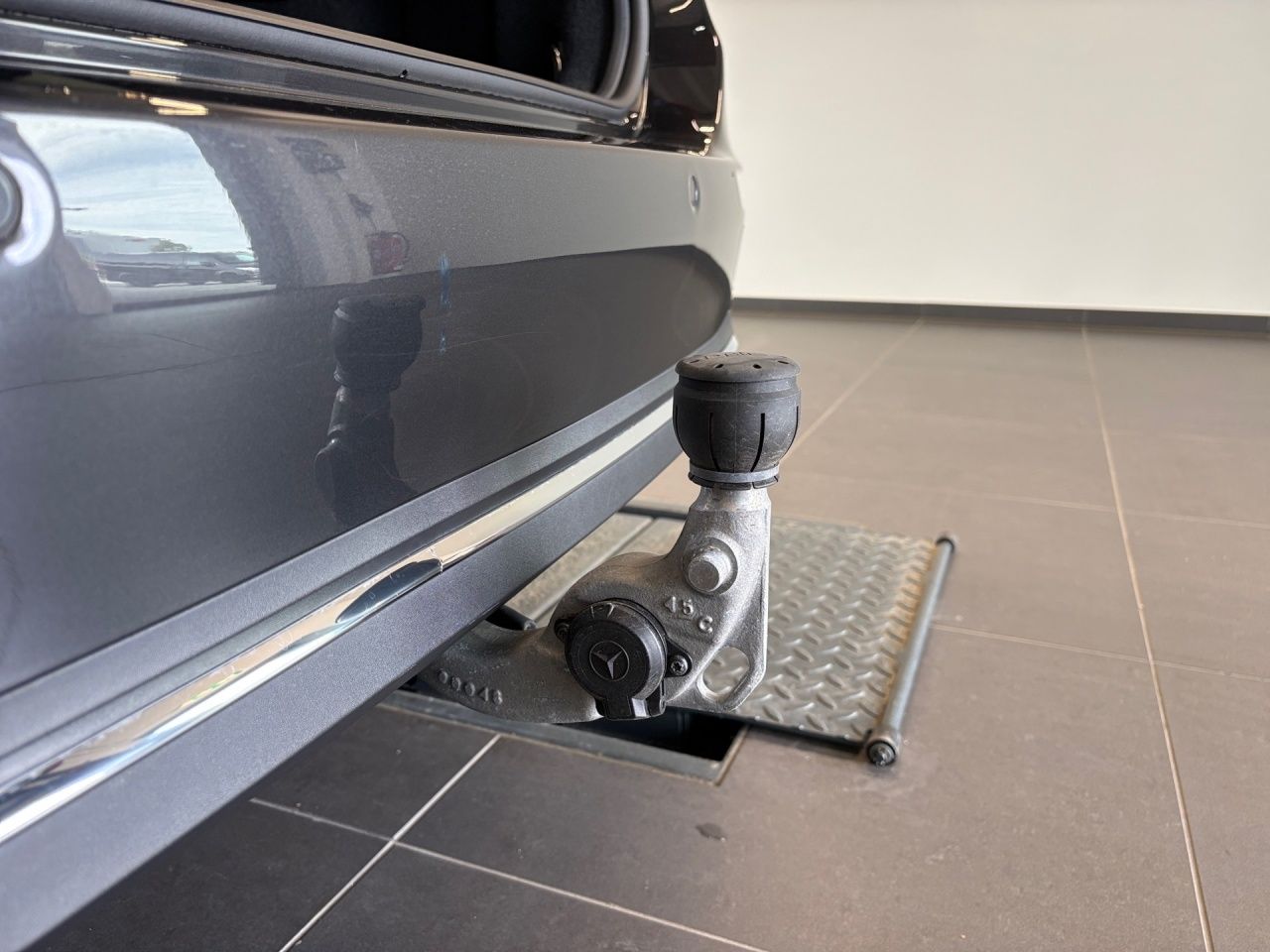 Fahrzeugabbildung Mercedes-Benz C 180 T AVANTG+AHK+TOTWIN+LHZ+KEYL+CARPL+AMBIEN+