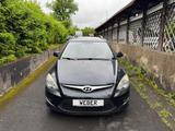 Hyundai i30 CW blue 1.6 CRDi 66 kW Classic - Hyundai i30 aus 2010: Cw