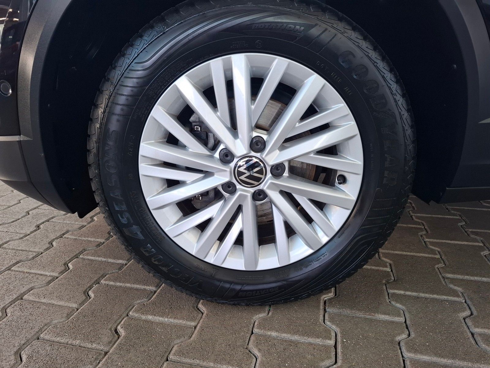 Fahrzeugabbildung Volkswagen T-Roc Life 1.0 TSI +Navi+Abg.Heckscheiben+Sitzh.