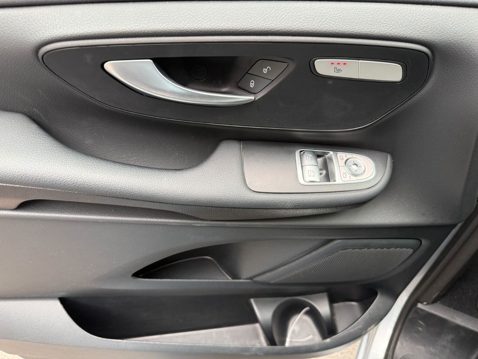Fahrzeugabbildung Mercedes-Benz V 250 d Kompakt DISTRONIC AHK2,5to Kamera