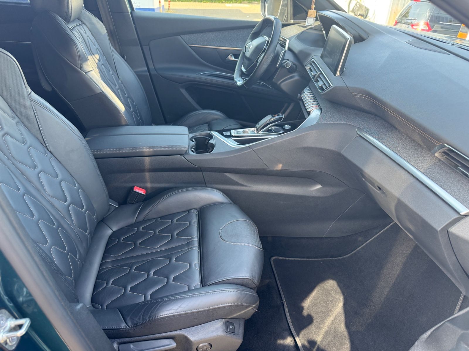 Fahrzeugabbildung Peugeot 5008 Allure GT Line Leder+7 Sitzer+LED+Panorama+