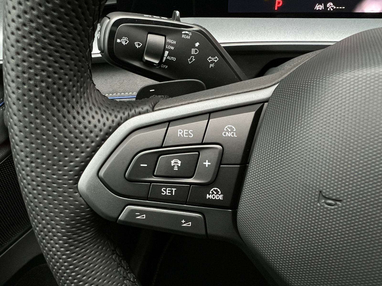 Fahrzeugabbildung Volkswagen Tayron R-Line 2.0 TDI DSG 4MOTION *AHK, IQ.Light