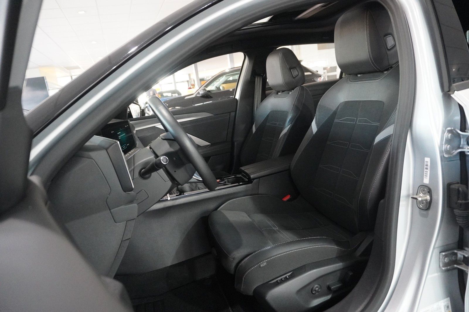 Fahrzeugabbildung Opel Astra L ST 1.2T GS SPORT NAVI/LED/360°/PANO/HUD