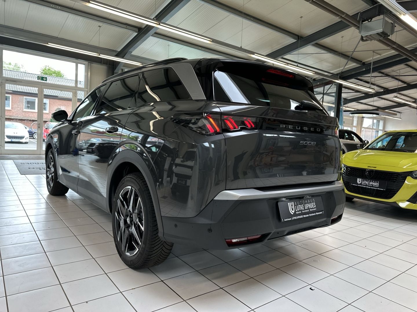 Fahrzeugabbildung Peugeot 5008 Allure HYBRID 145 e-DSC6 Navi LED CarPlay