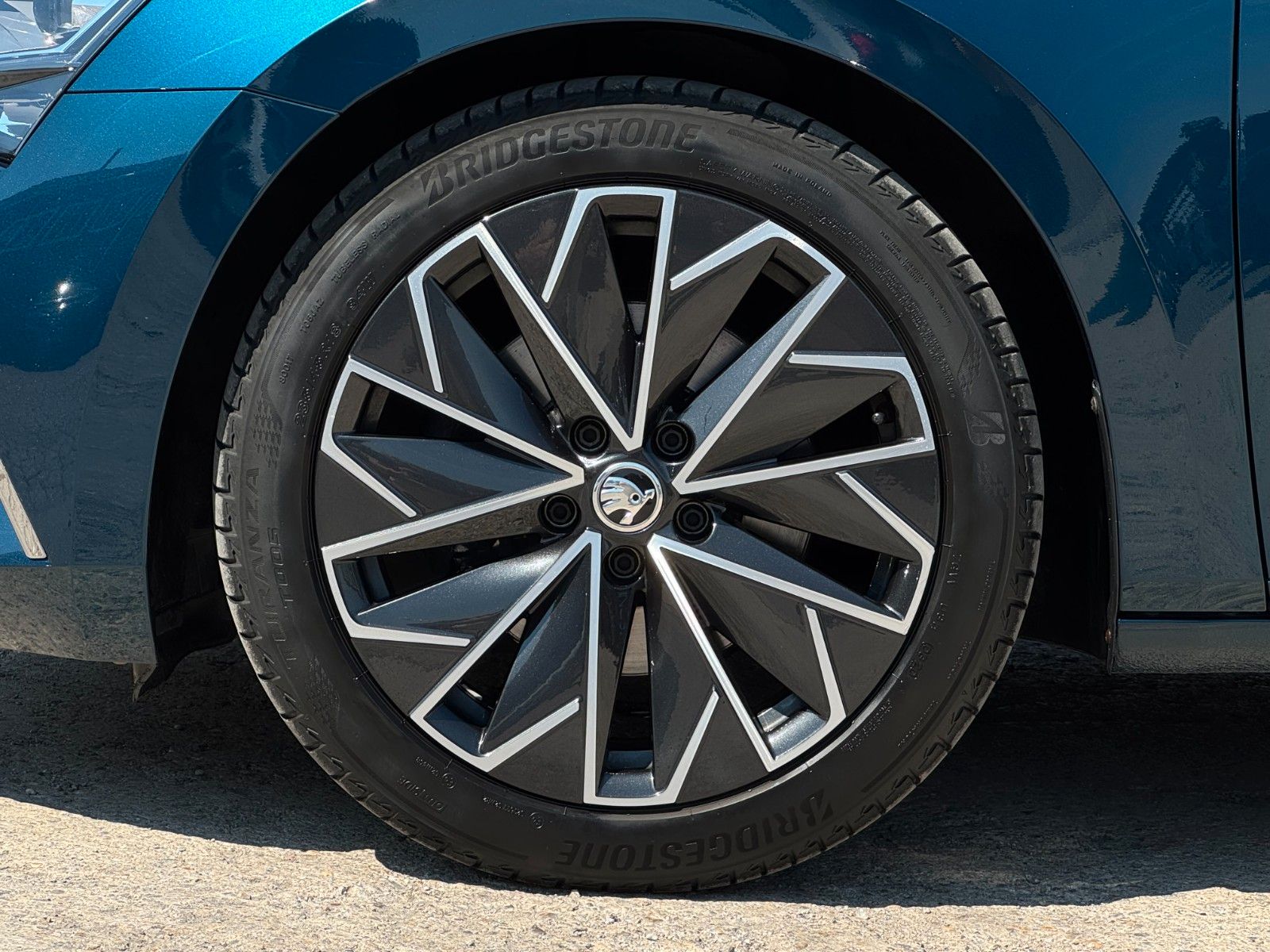 Fahrzeugabbildung SKODA Superb 2.0 TSI L&K Canton Pano Mem. ACC AHK LED