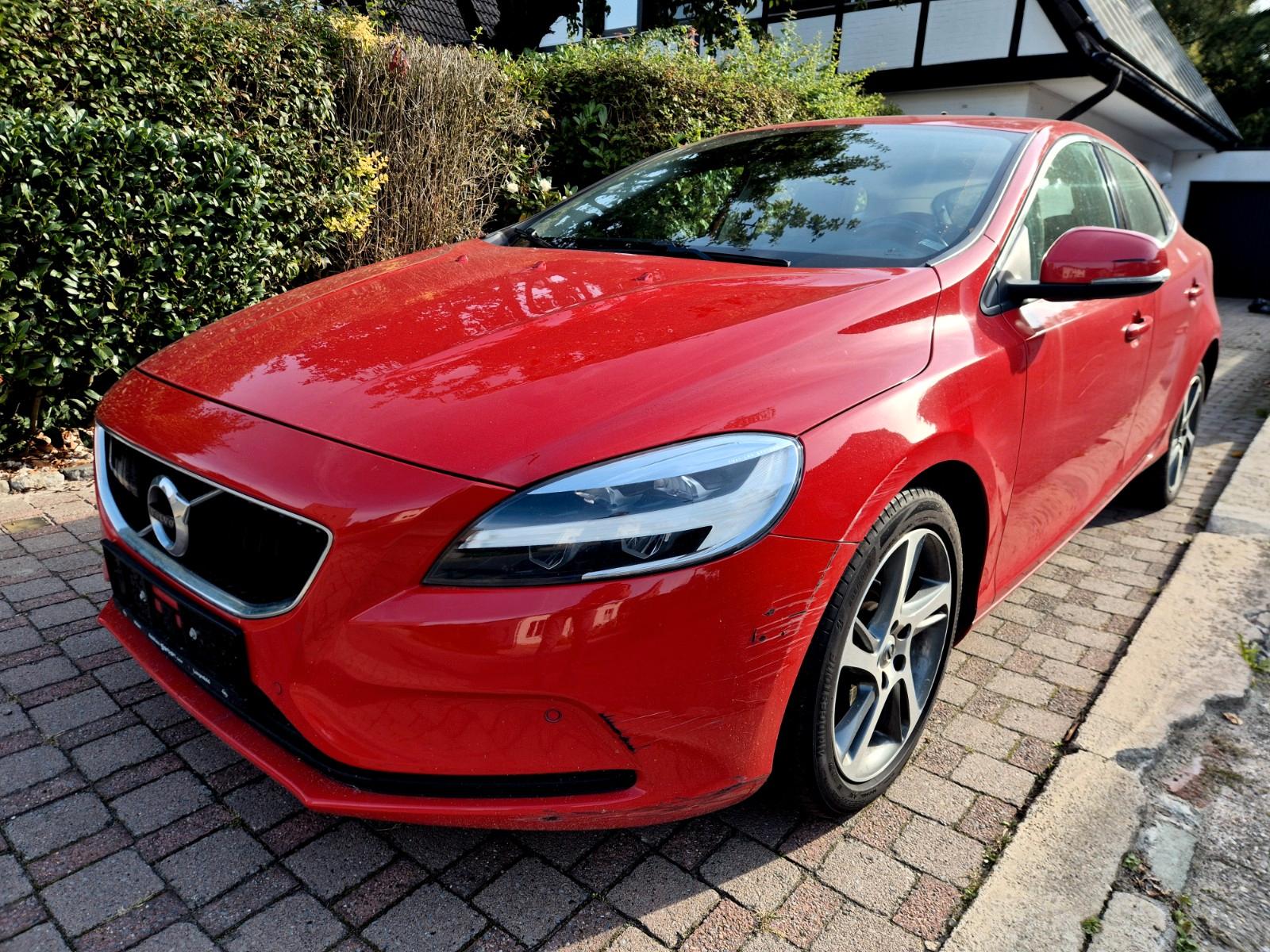 Volvo V40 MOMENTUM AUTOM. NAVI LEDER LED 18"