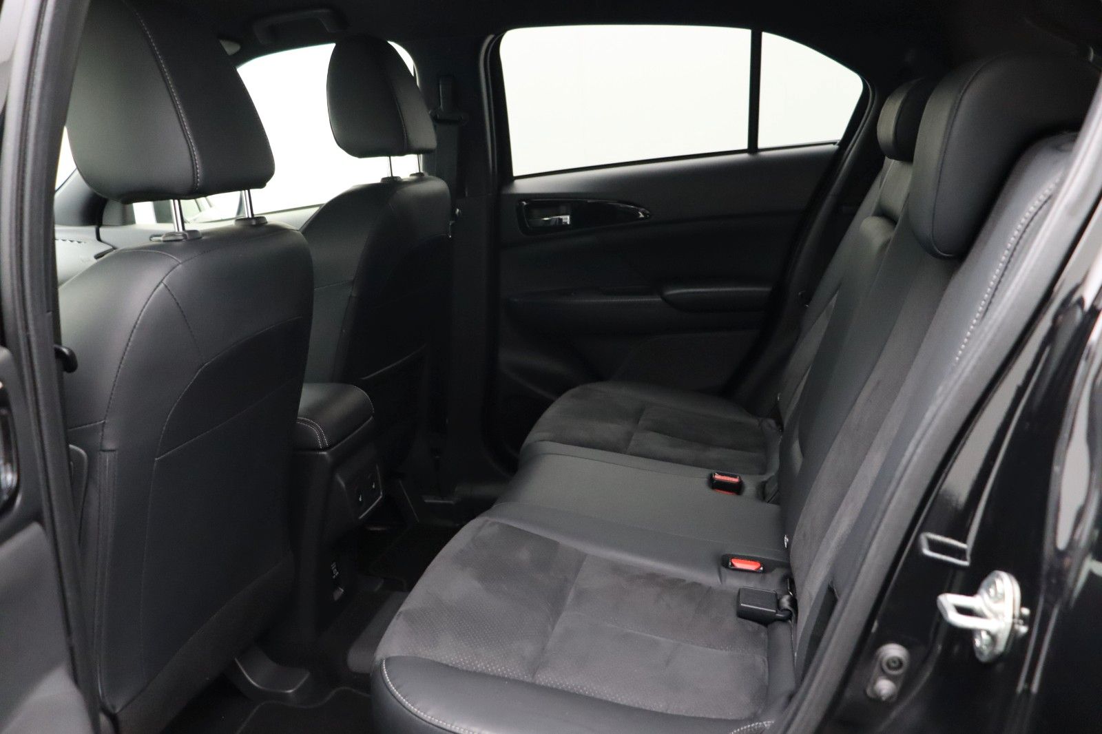 Fahrzeugabbildung Mitsubishi Eclipse Cross 2.4 Intro Edition Hybrid 4WD