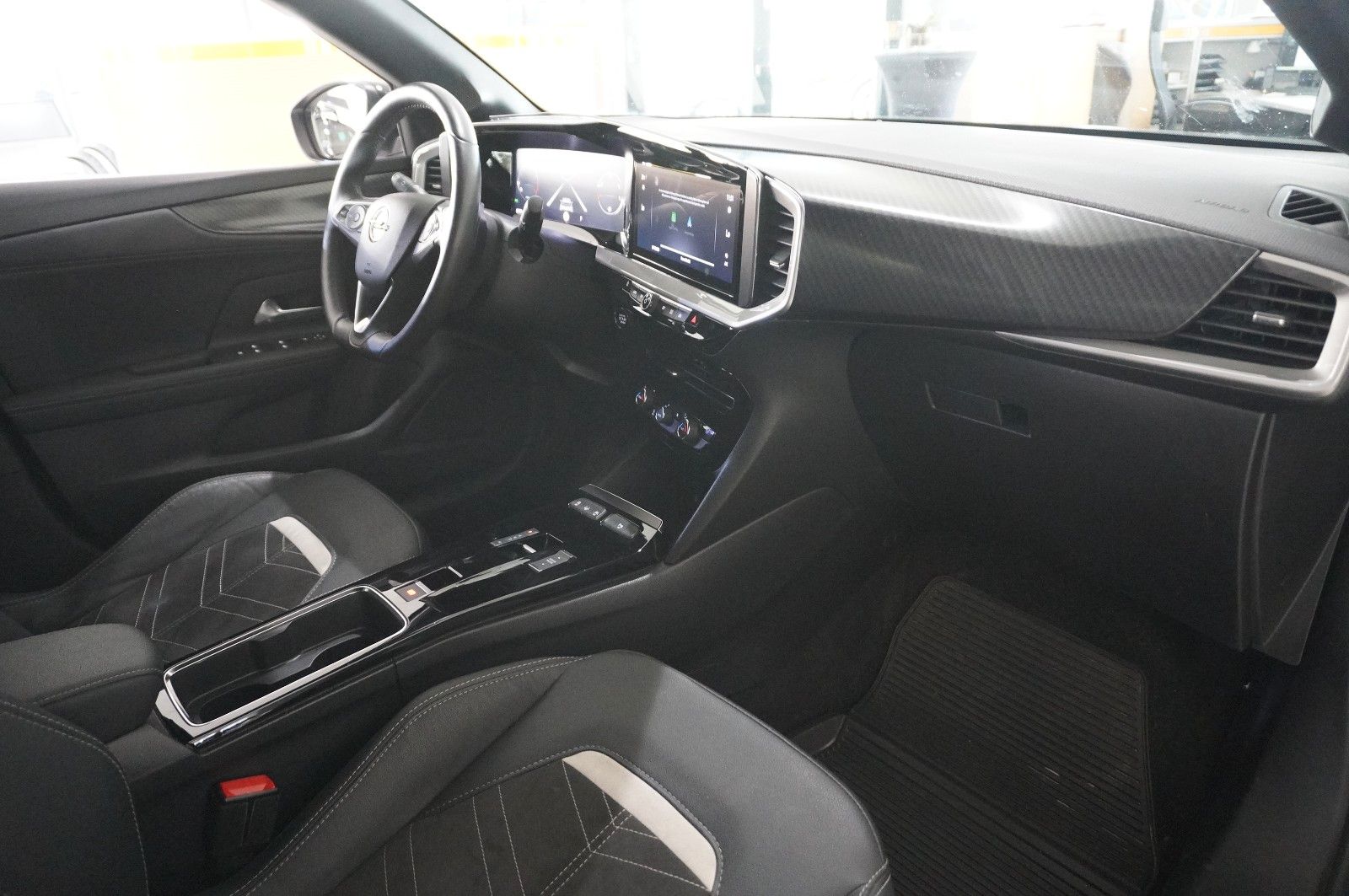 Fahrzeugabbildung Opel Mokka 1.2T ULTIMATE NAVI/LED/KAMERA/SPORT/SH/DAB