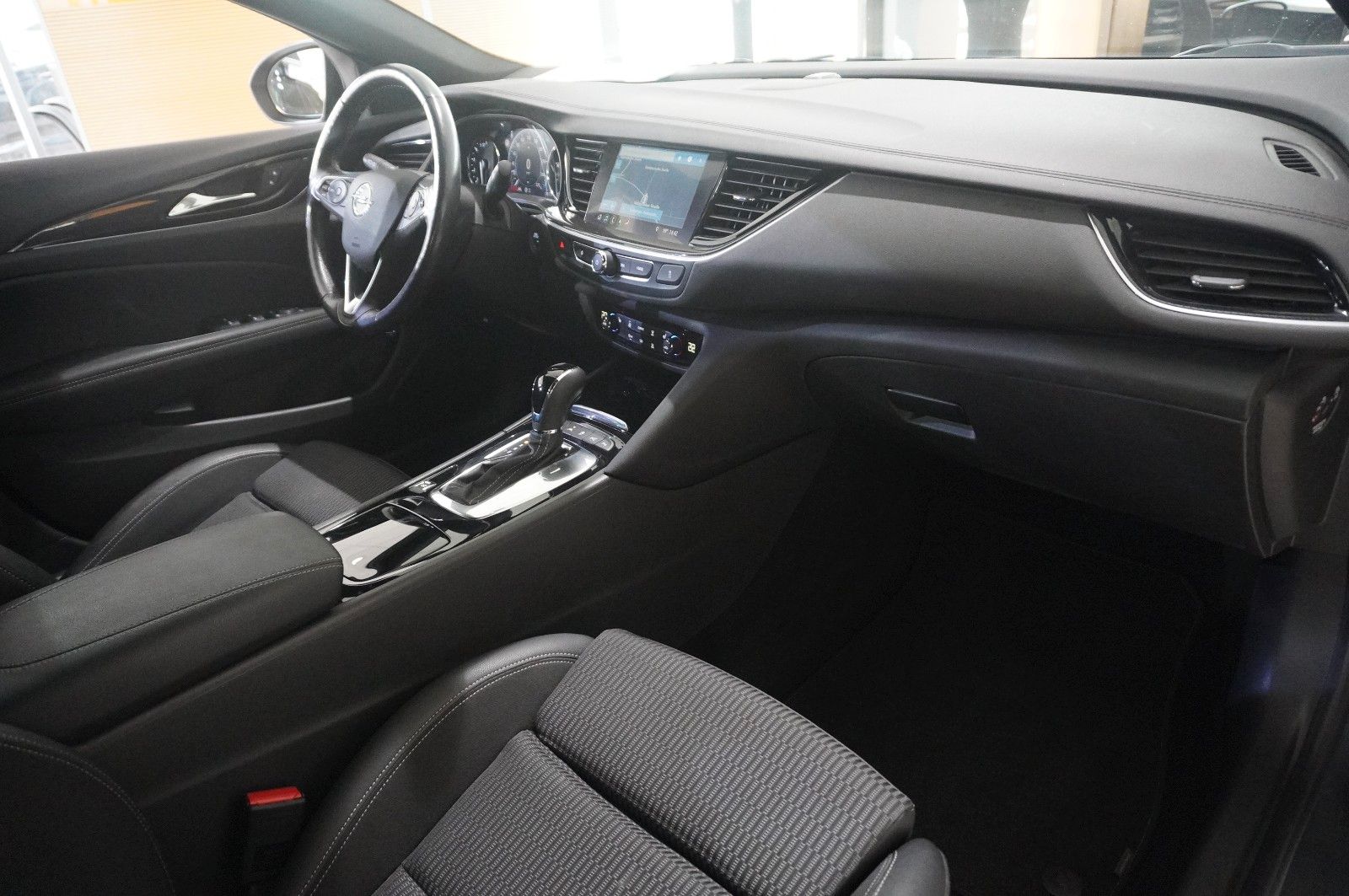 Fahrzeugabbildung Opel Insignia B ST 2.0D ELEGANCE NAVI/LED/KAMERA/DAB+