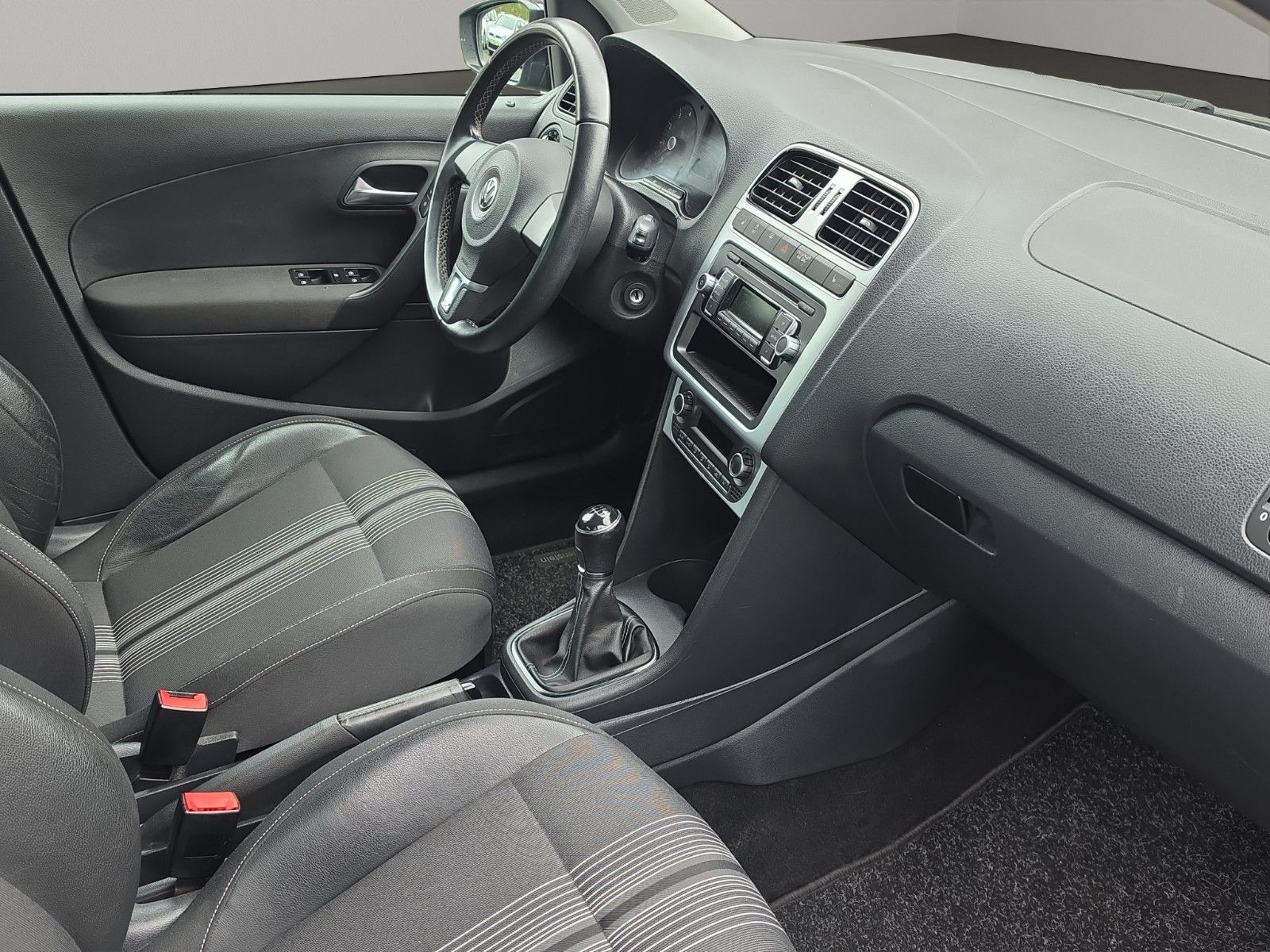 Fahrzeugabbildung Volkswagen Polo V Match 4-TÜRIG SHZ PDC LEDER