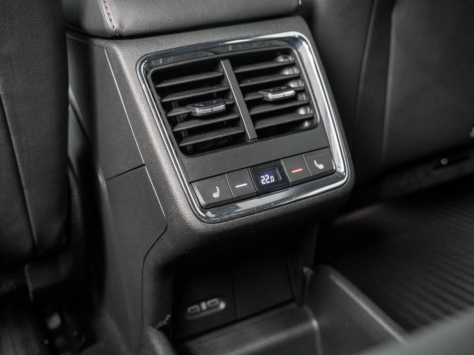 Skoda ENYAQ iV 80x DCC AHK Leder Navi W-Pumpe el.Heck